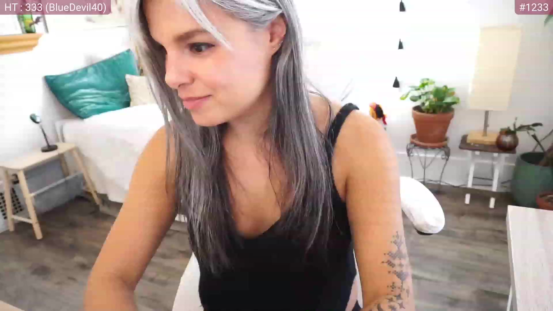 Gallery image thumbnail from AprilJames's myfreecams stream on, 04/06/2023, 19:07 image 12 of 20