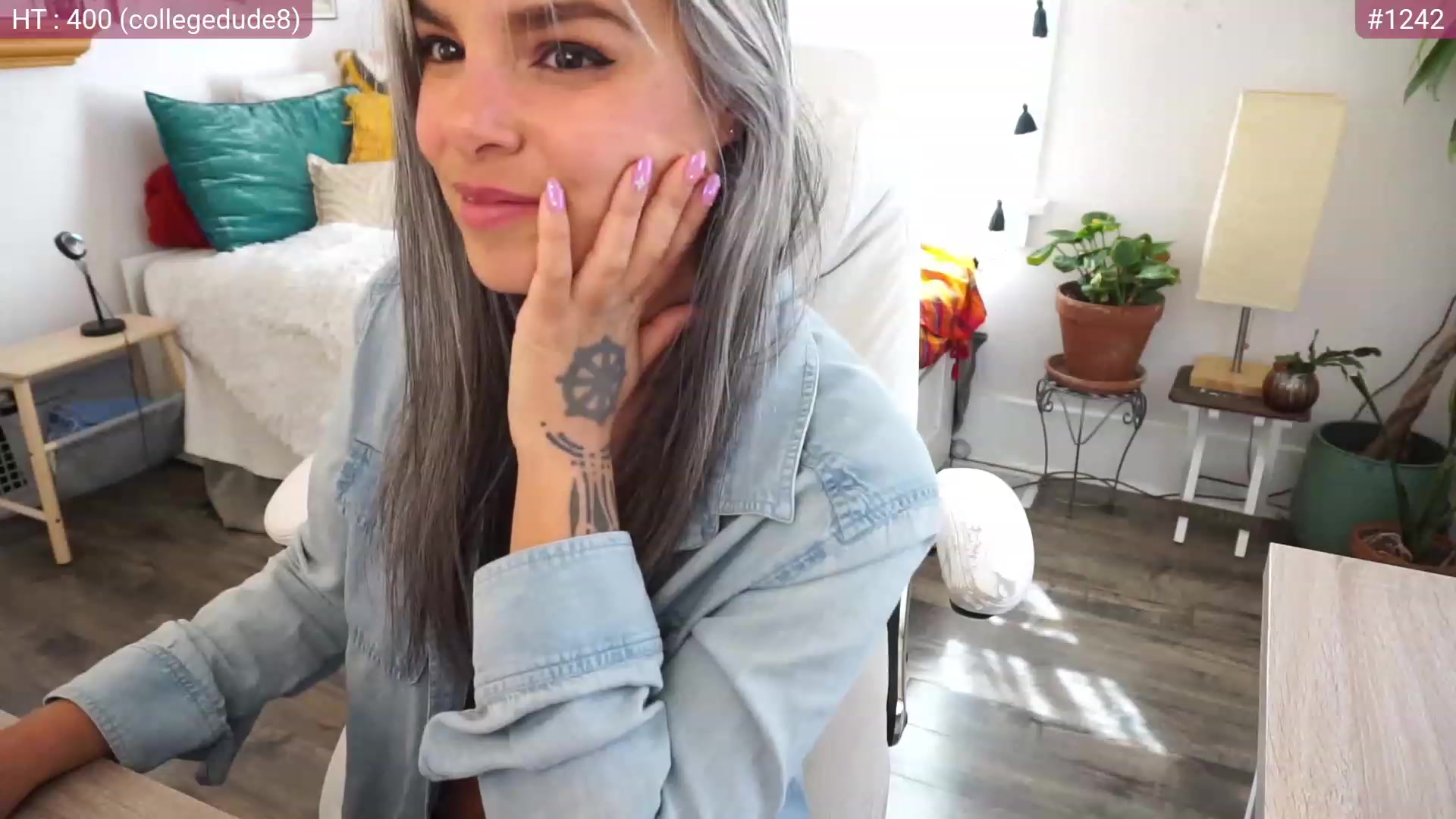 Gallery image thumbnail from AprilJames's myfreecams stream on, 04/07/2023, 17:59 image 18 of 20