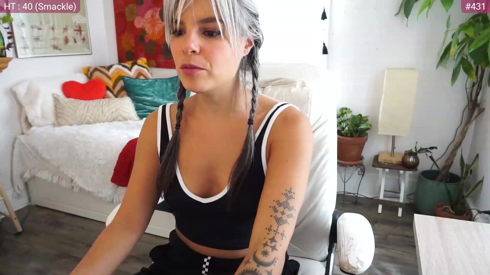 Gallery image thumbnail from AprilJames's myfreecams stream on, 04/08/2023, 18:10 image 7 of 20