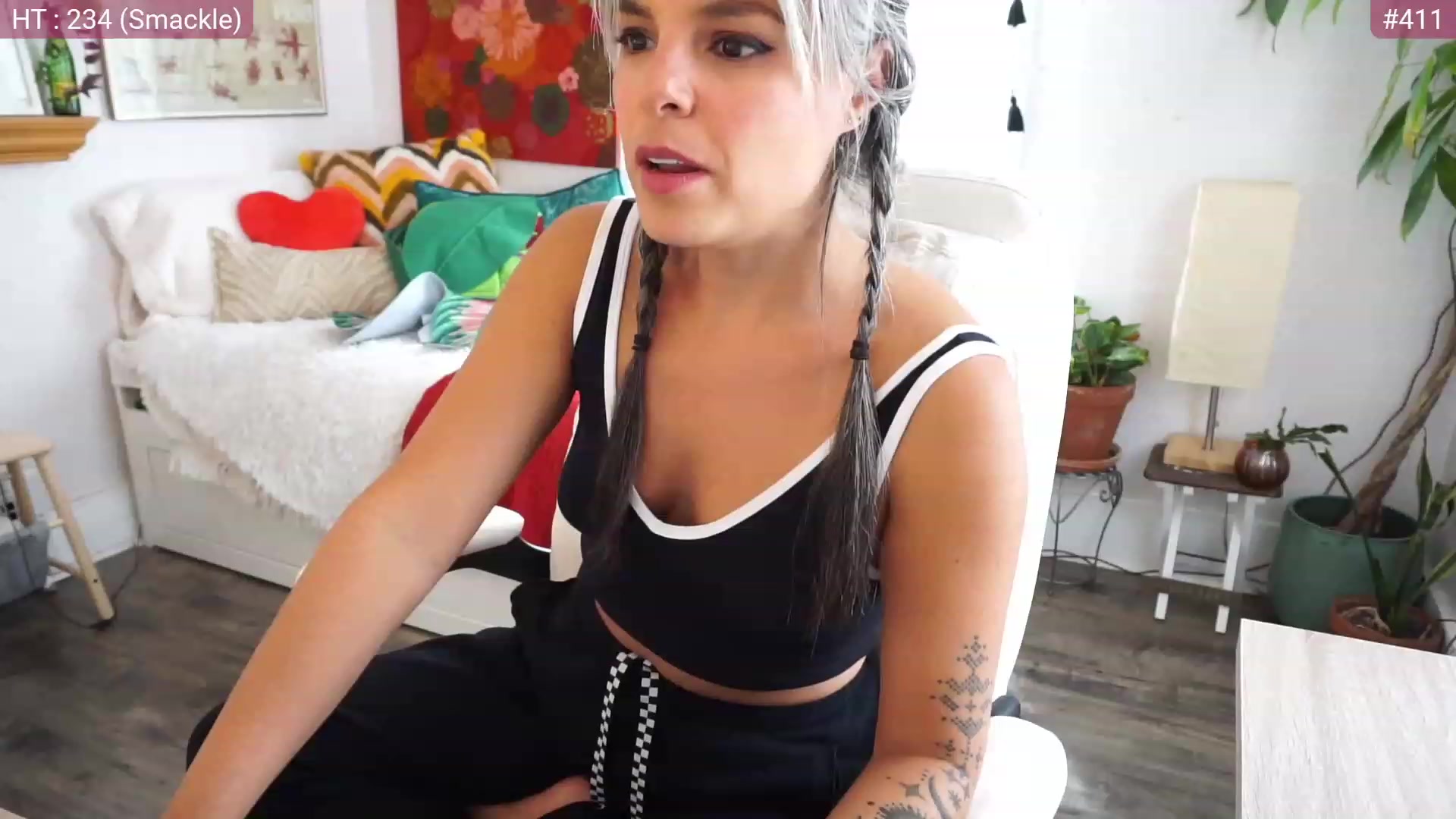 Gallery image thumbnail from AprilJames's myfreecams stream on, 04/08/2023, 18:10 image 17 of 20