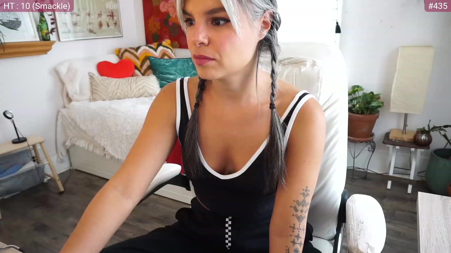 Gallery image thumbnail from AprilJames's myfreecams stream on, 04/08/2023, 18:10 image 2 of 20