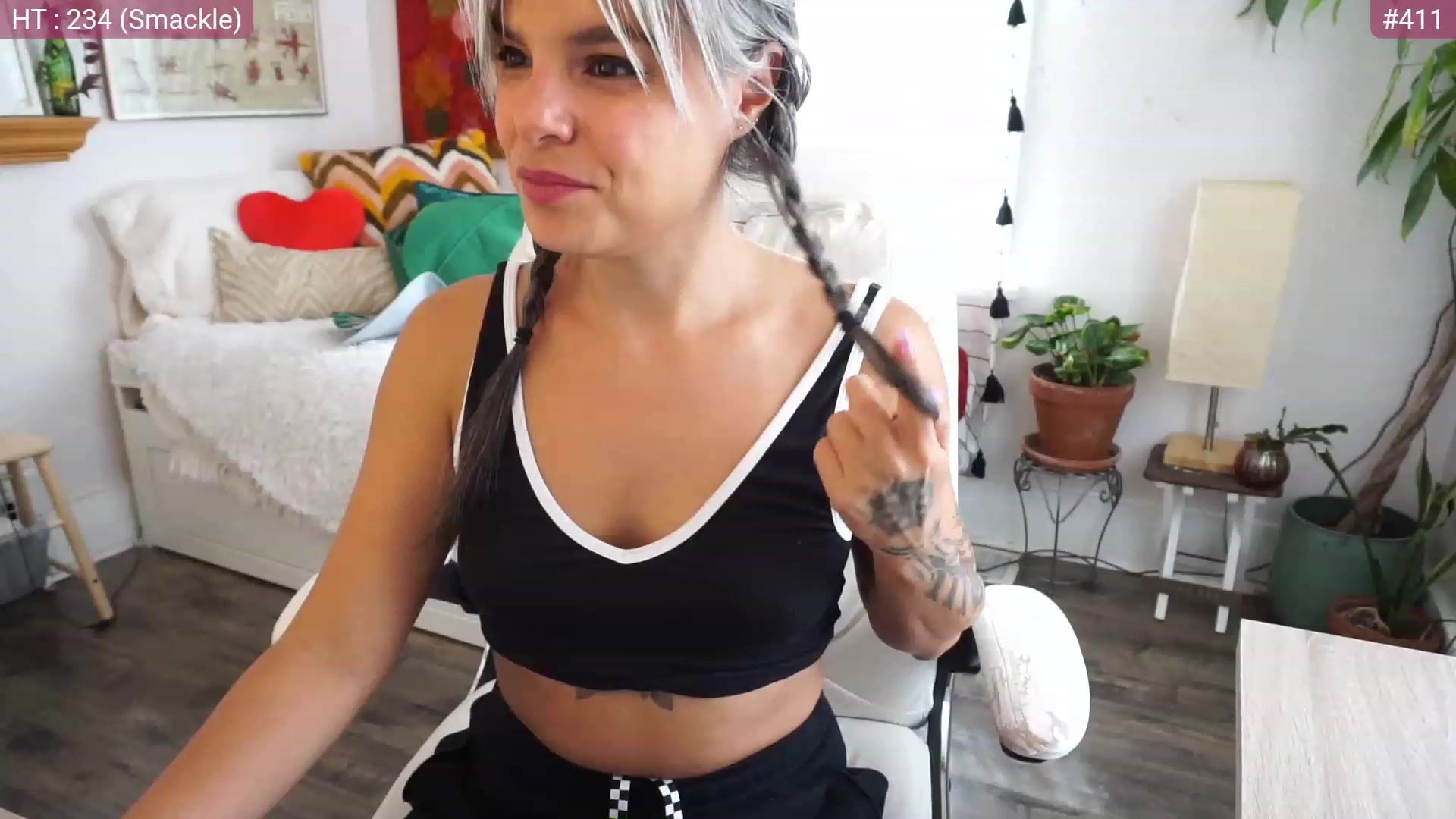 Gallery image thumbnail from AprilJames's myfreecams stream on, 04/08/2023, 18:10 image 16 of 20