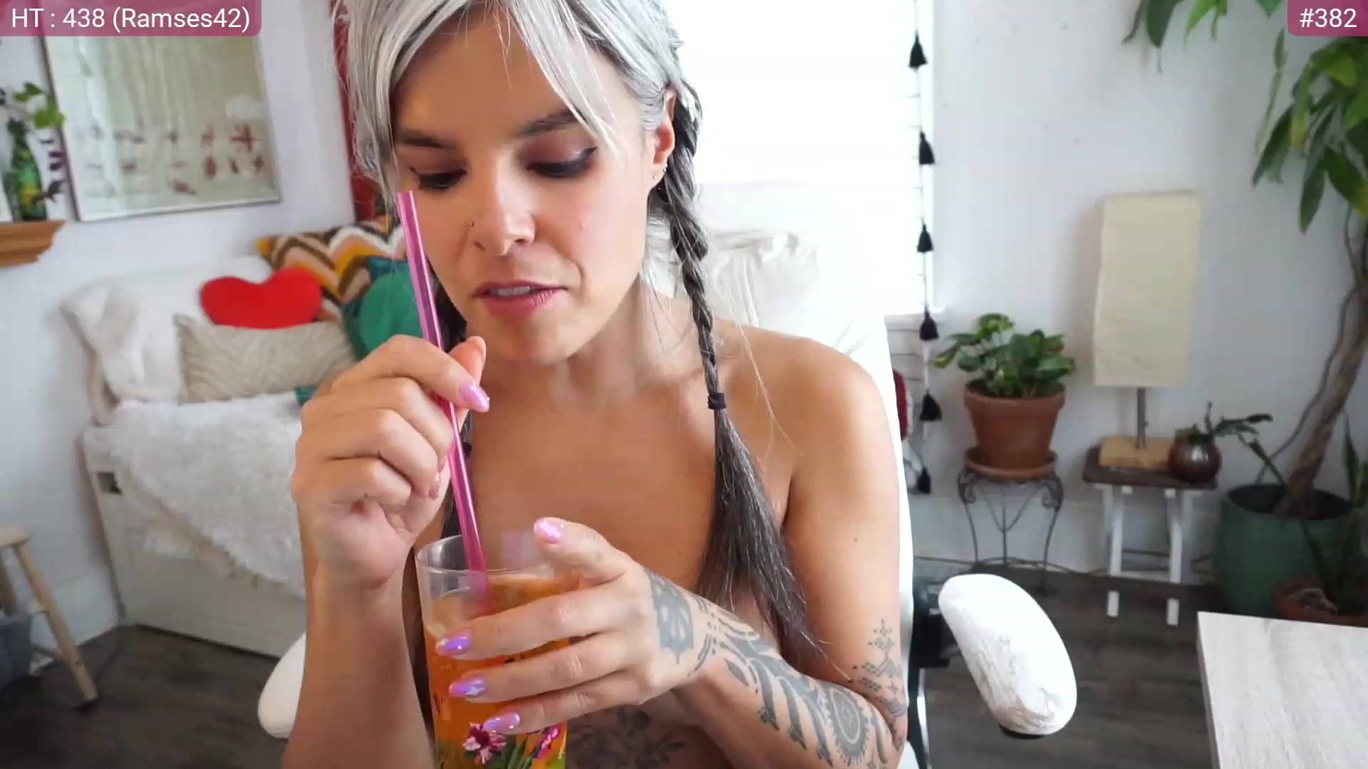 Gallery image thumbnail from AprilJames's myfreecams stream on, 04/08/2023, 21:11 image 13 of 20
