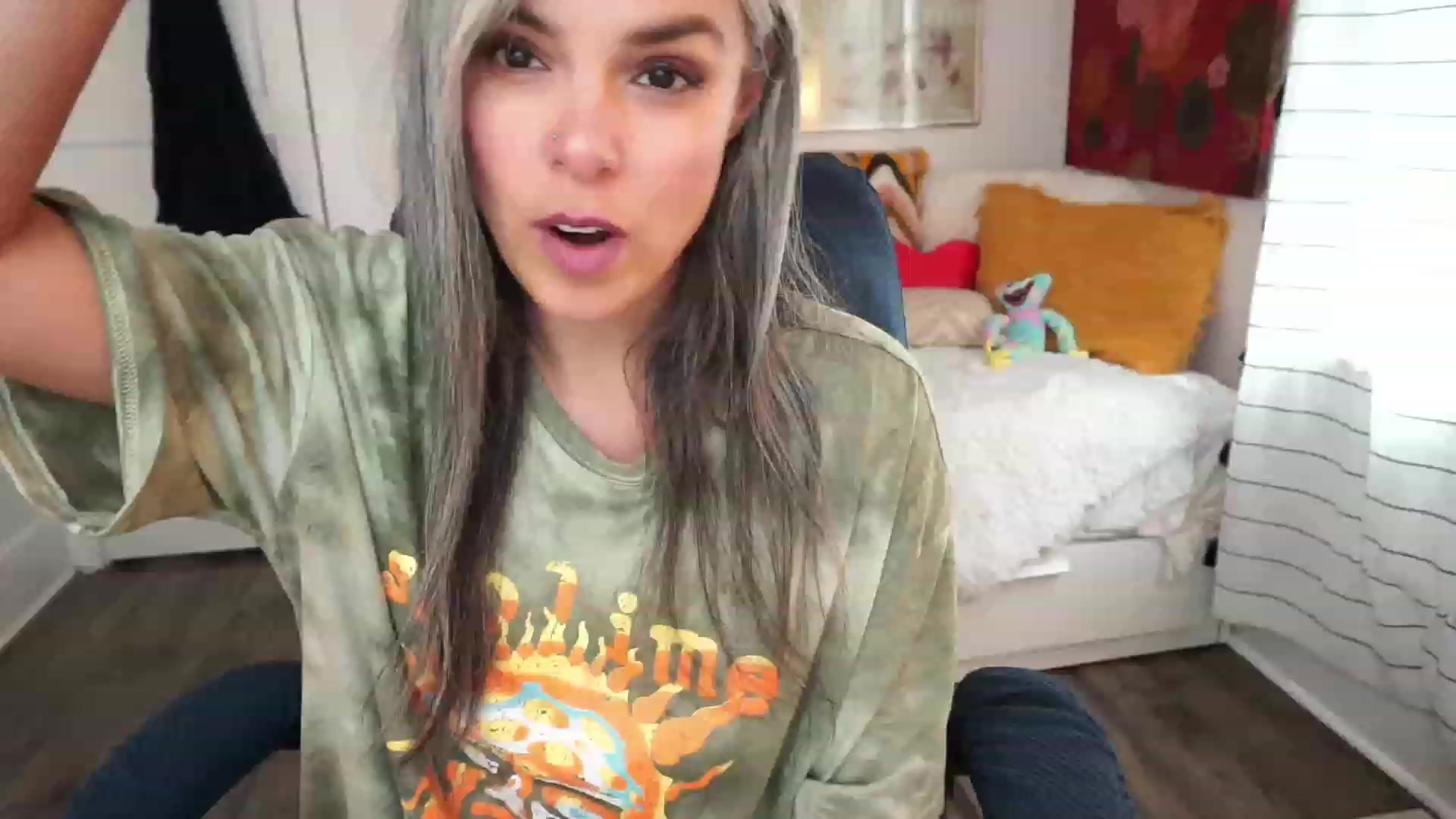 Gallery image thumbnail from AprilJames's myfreecams stream on, 05/13/2023, 19:10 image 12 of 20