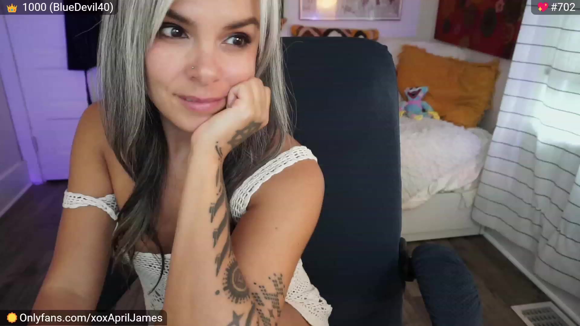 Gallery image thumbnail from AprilJames's myfreecams stream on, 05/16/2023, 24:17 image 19 of 20