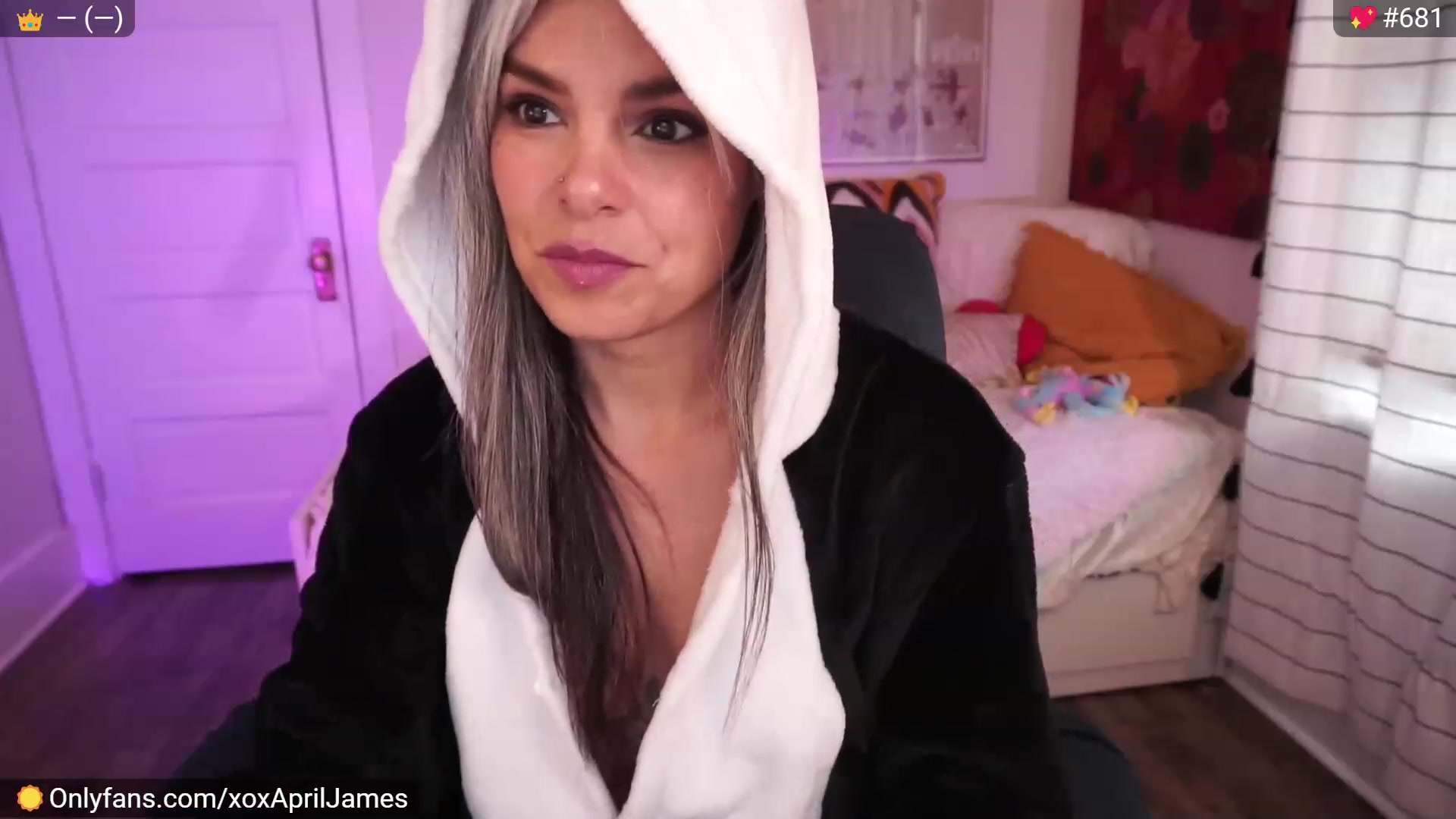 Gallery image thumbnail from AprilJames's myfreecams stream on, 05/19/2023, 19:10 image 3 of 20