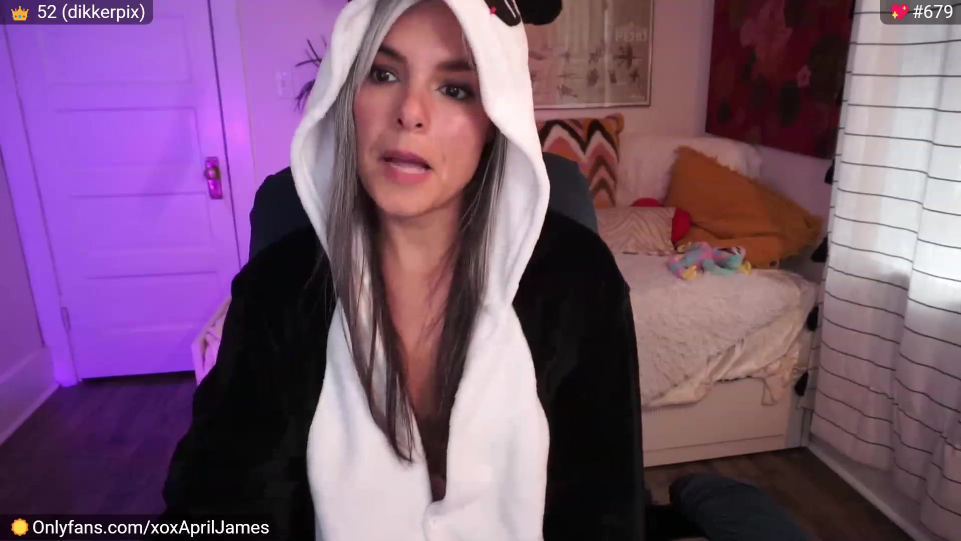 Gallery image thumbnail from AprilJames's myfreecams stream on, 05/19/2023, 19:10 image 6 of 20