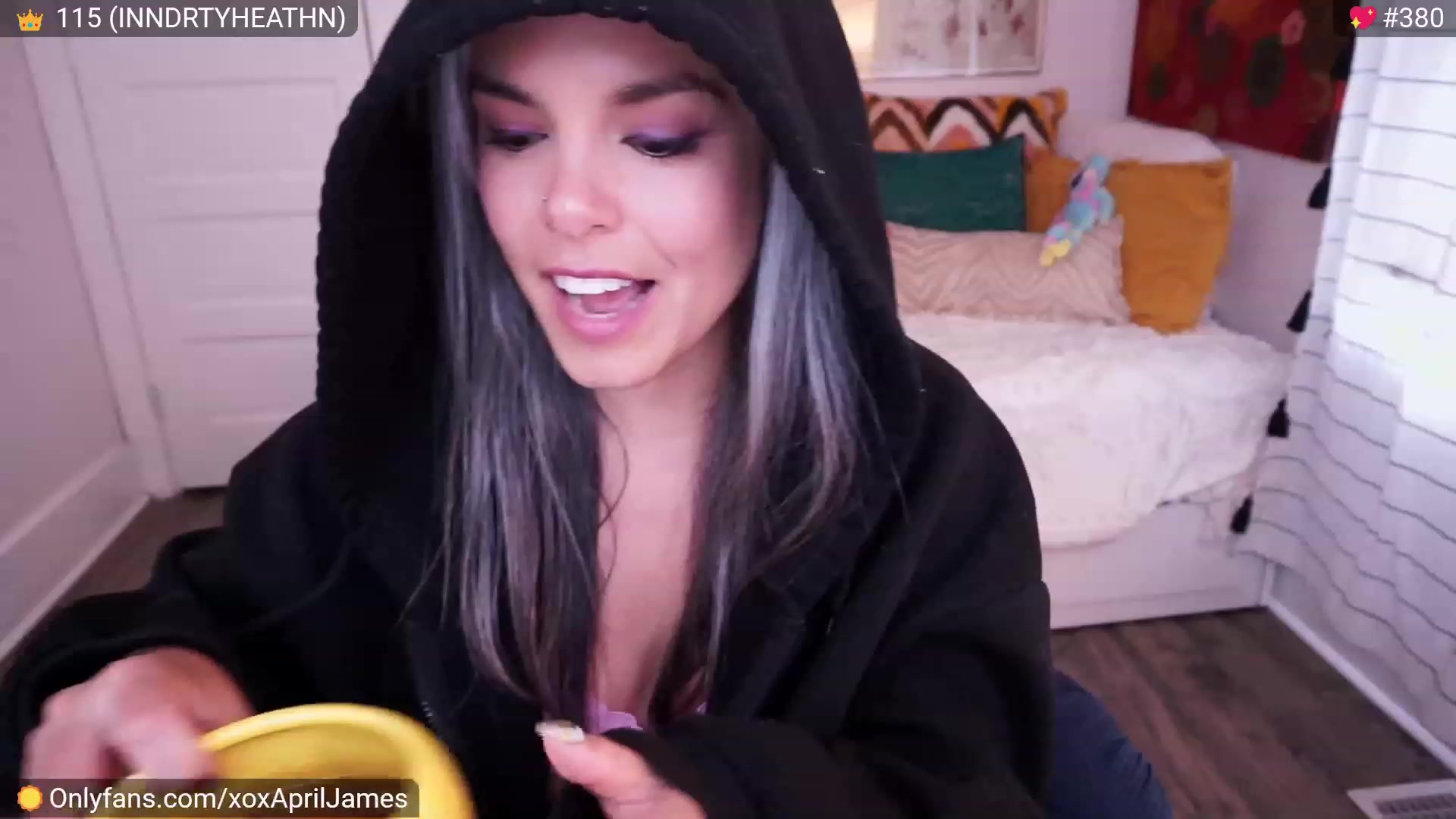 Gallery image thumbnail from AprilJames's myfreecams stream on, 06/03/2023, 19:33 image 5 of 20
