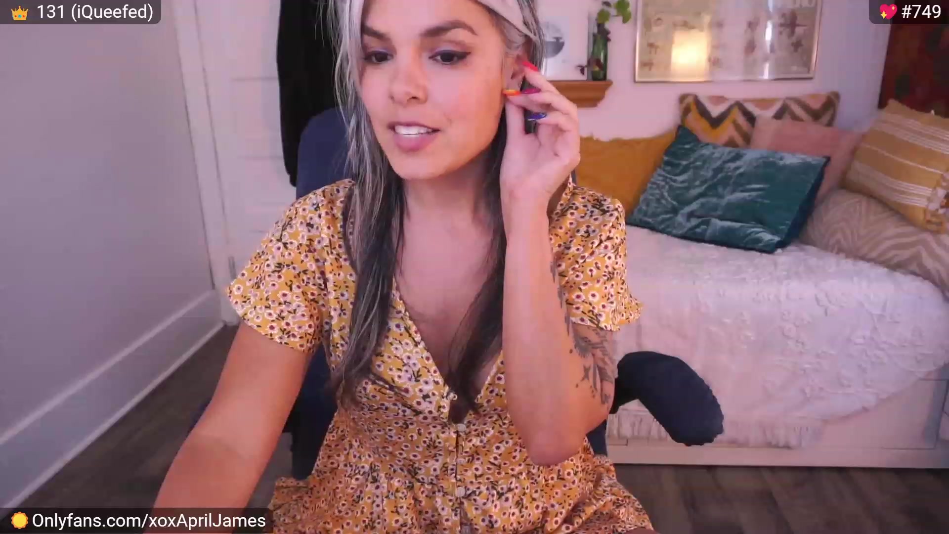 Gallery image thumbnail from AprilJames's myfreecams stream on, 06/18/2023, 18:09 image 12 of 20