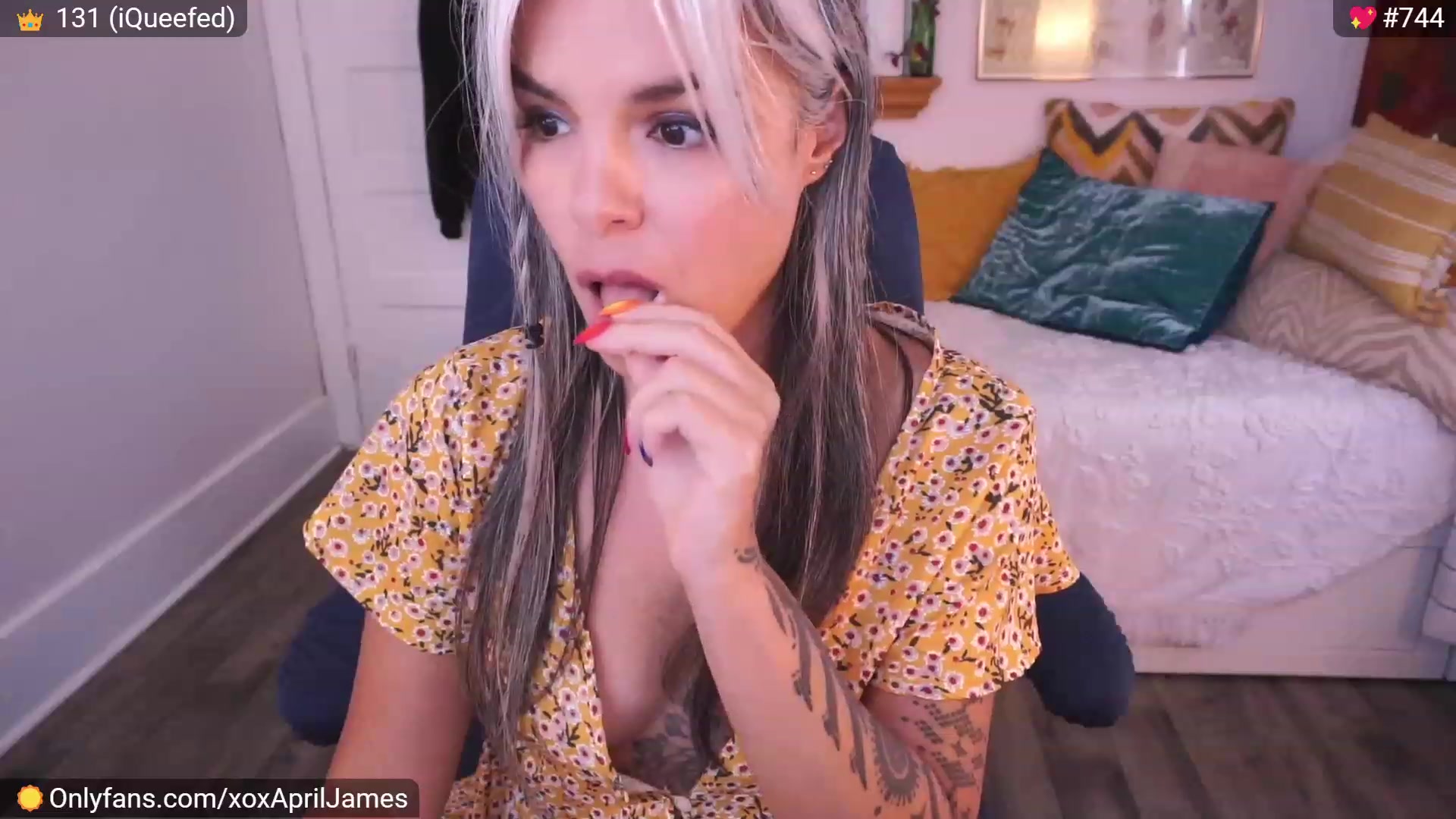 Gallery image thumbnail from AprilJames's myfreecams stream on, 06/18/2023, 18:09 image 19 of 20