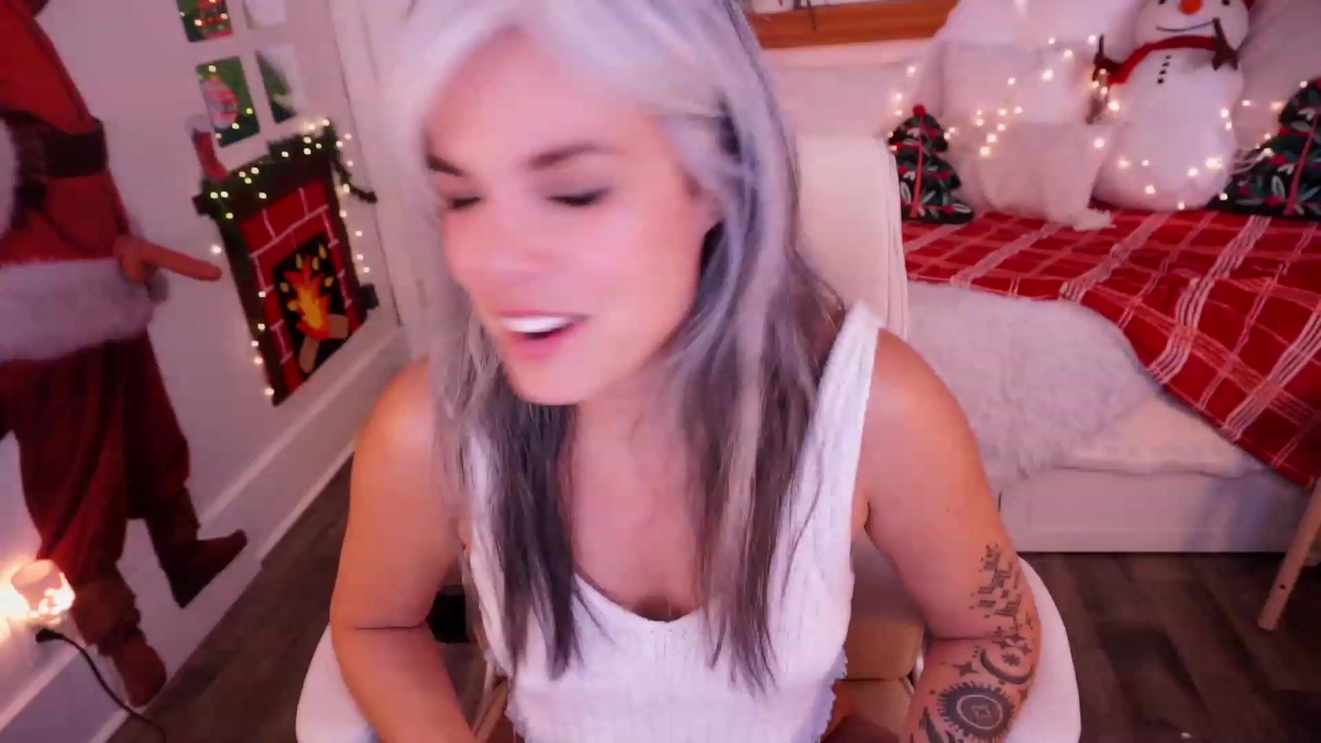 Gallery image thumbnail from AprilJames's myfreecams stream on, 11/30/2023, 23:14 image 10 of 20