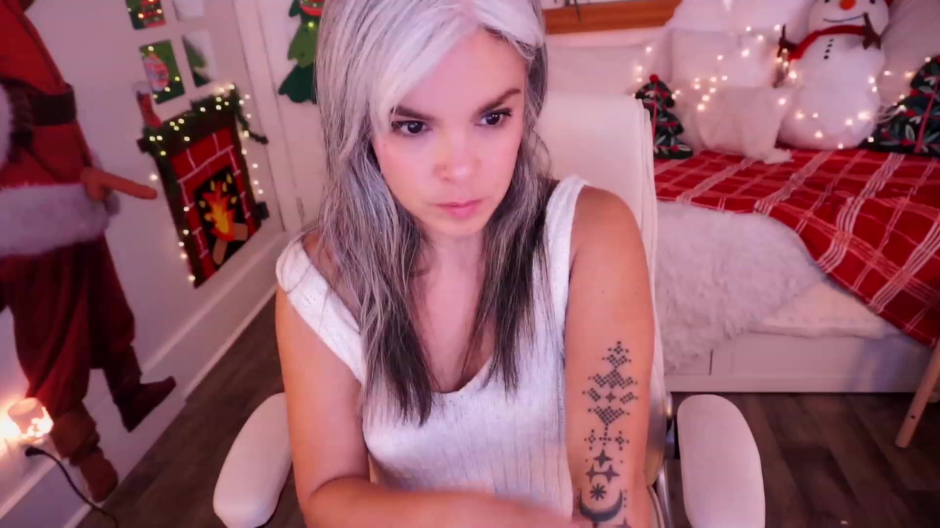 Gallery image thumbnail from AprilJames's myfreecams stream on, 11/30/2023, 23:14 image 11 of 20