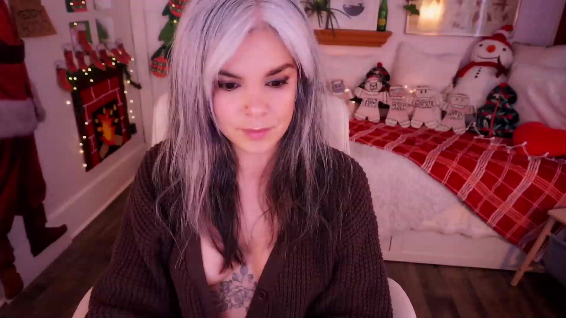 Gallery image thumbnail from AprilJames's myfreecams stream on, 12/08/2023, 21:35 image 7 of 20