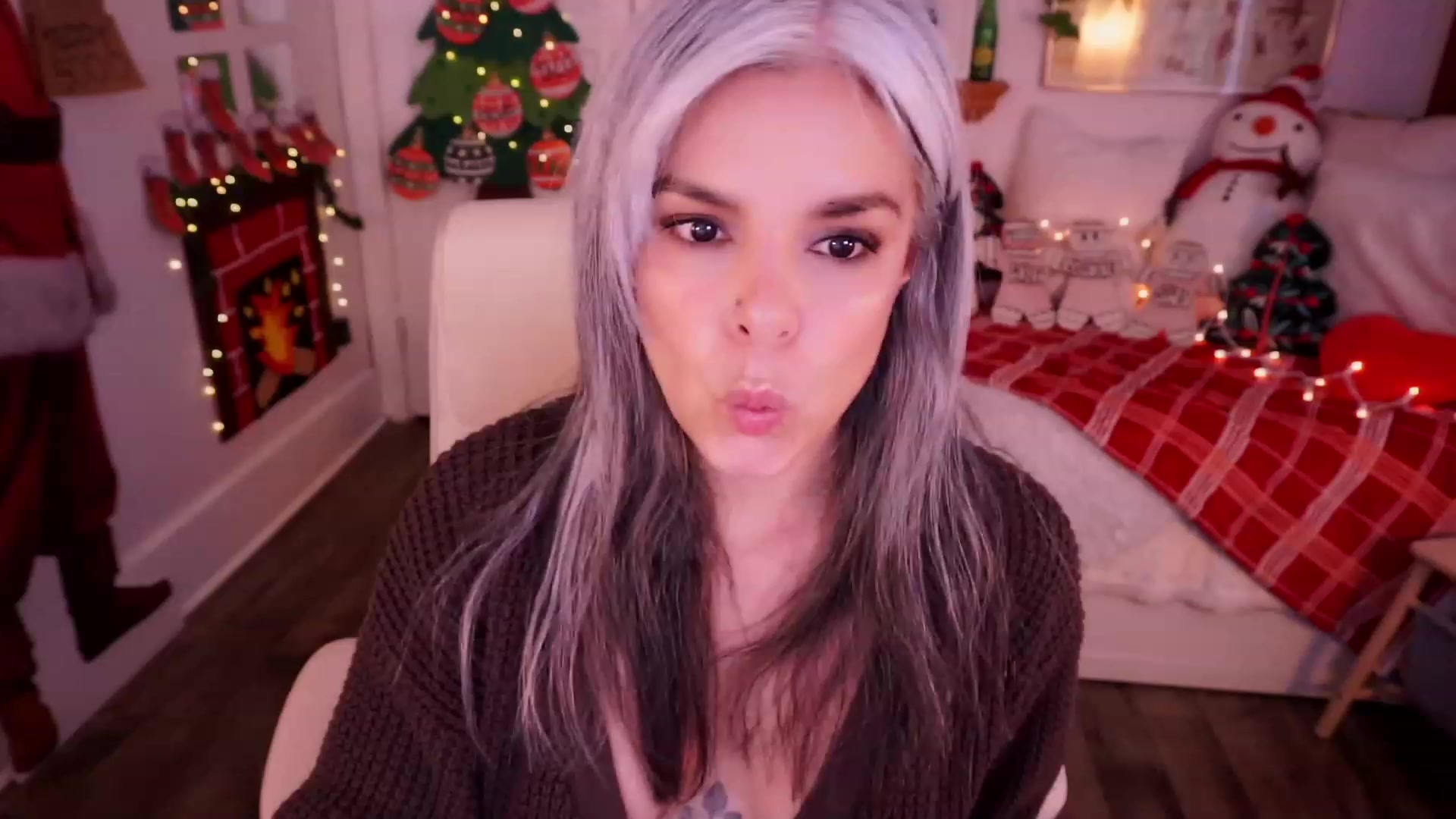 Gallery image thumbnail from AprilJames's myfreecams stream on, 12/08/2023, 21:35 image 14 of 20