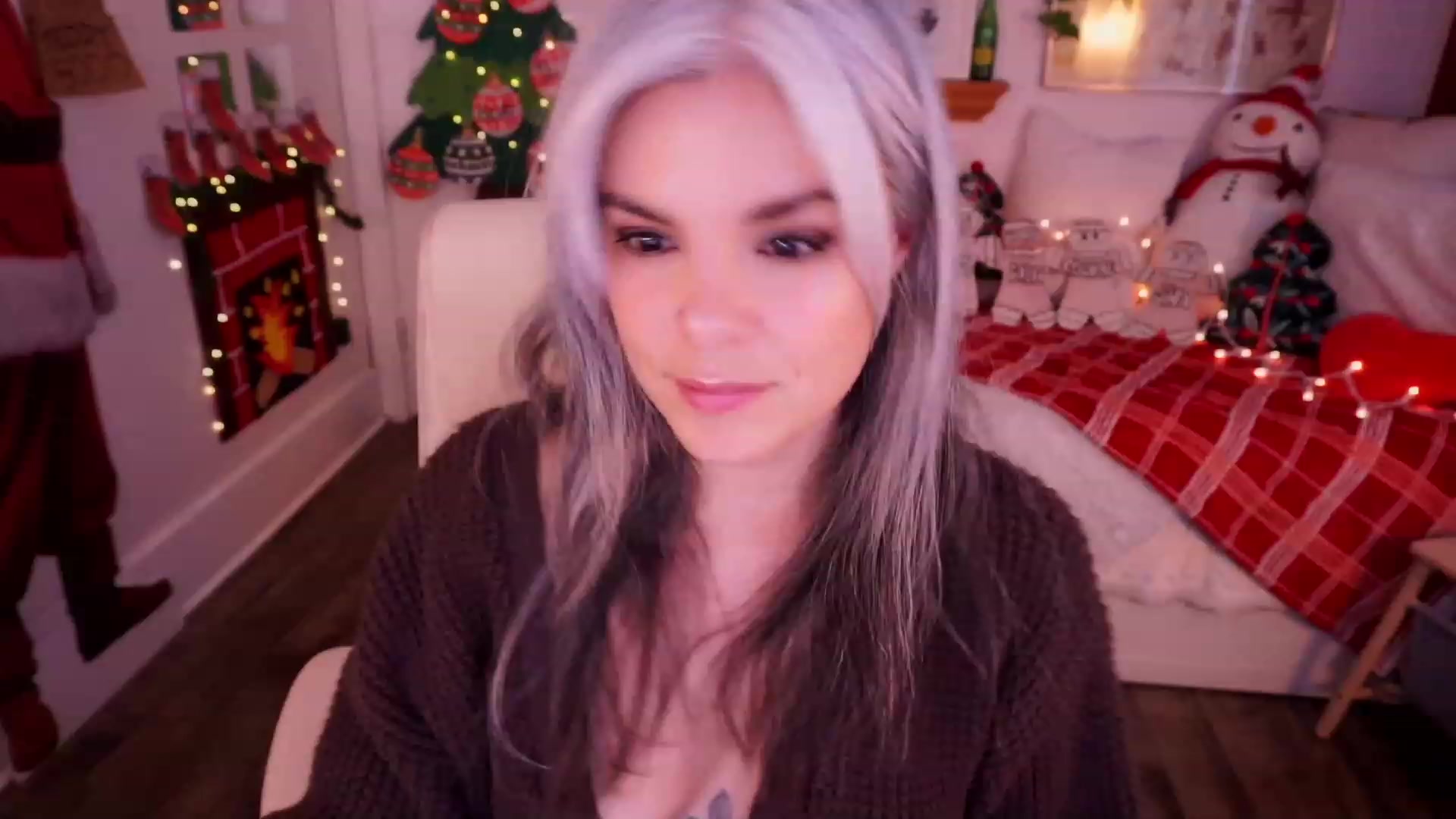 Gallery image thumbnail from AprilJames's myfreecams stream on, 12/08/2023, 21:35 image 13 of 20