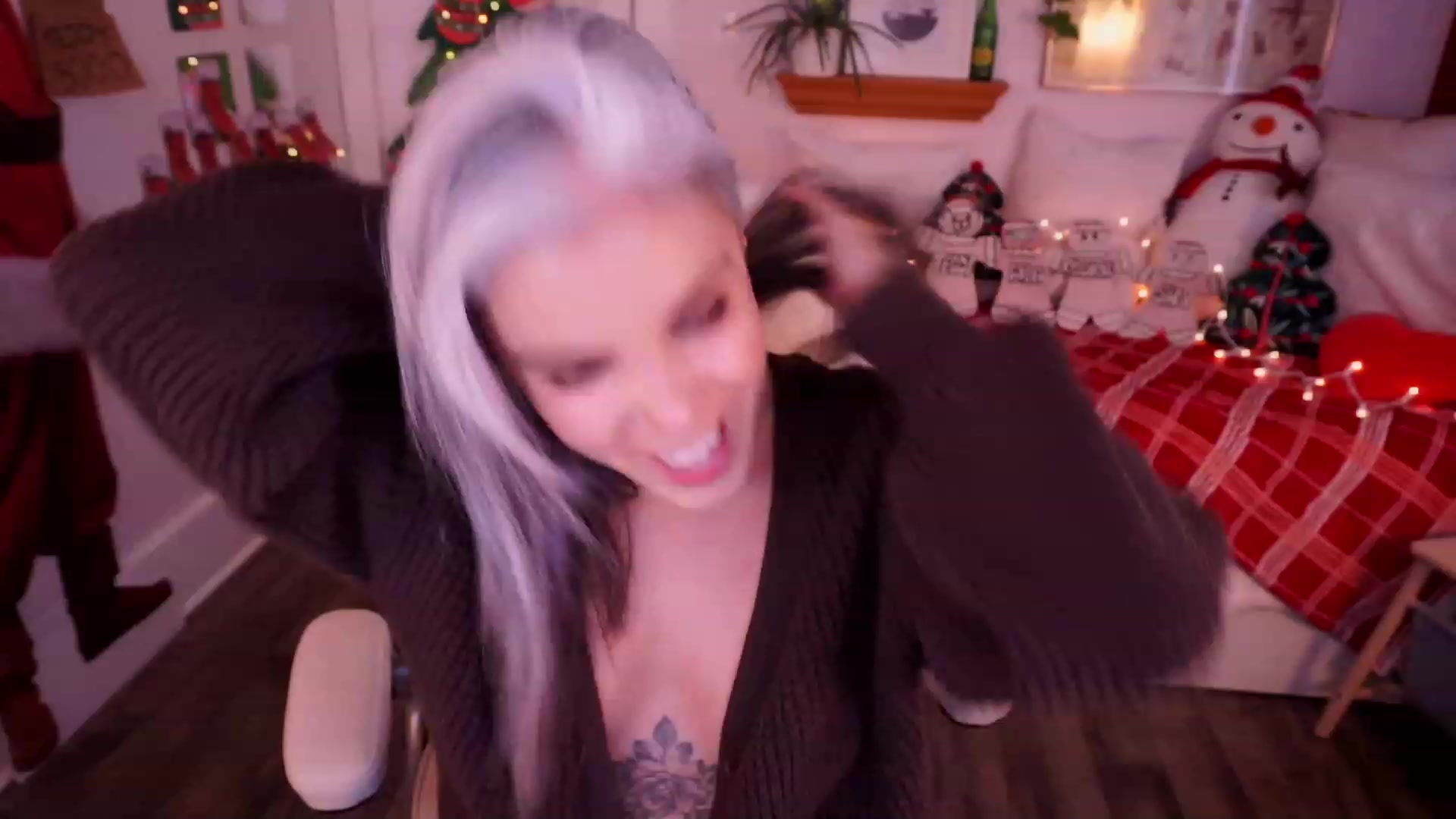 Gallery image thumbnail from AprilJames's myfreecams stream on, 12/08/2023, 21:35 image 2 of 20