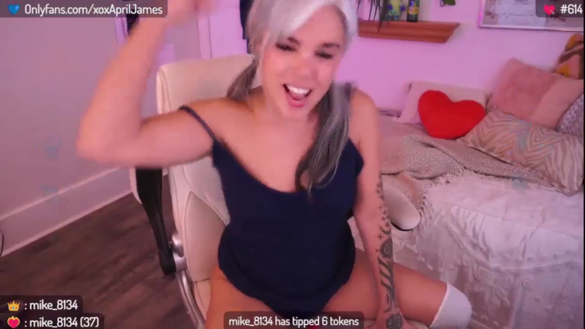 Gallery image thumbnail from AprilJames's myfreecams stream on, 04/18/2024, 20:16 image 9 of 20