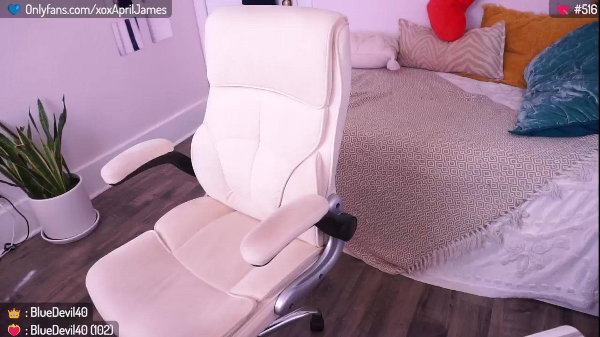 Gallery image thumbnail from AprilJames's myfreecams stream on, 05/16/2024, 22:17 image 10 of 20