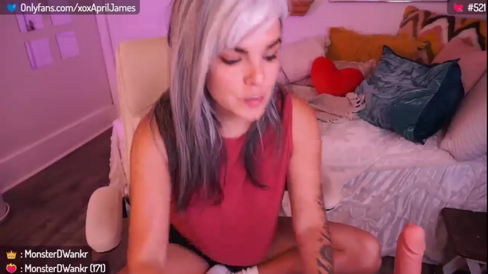 Gallery image thumbnail from AprilJames's myfreecams stream on, 05/21/2024, 24:21 image 10 of 20