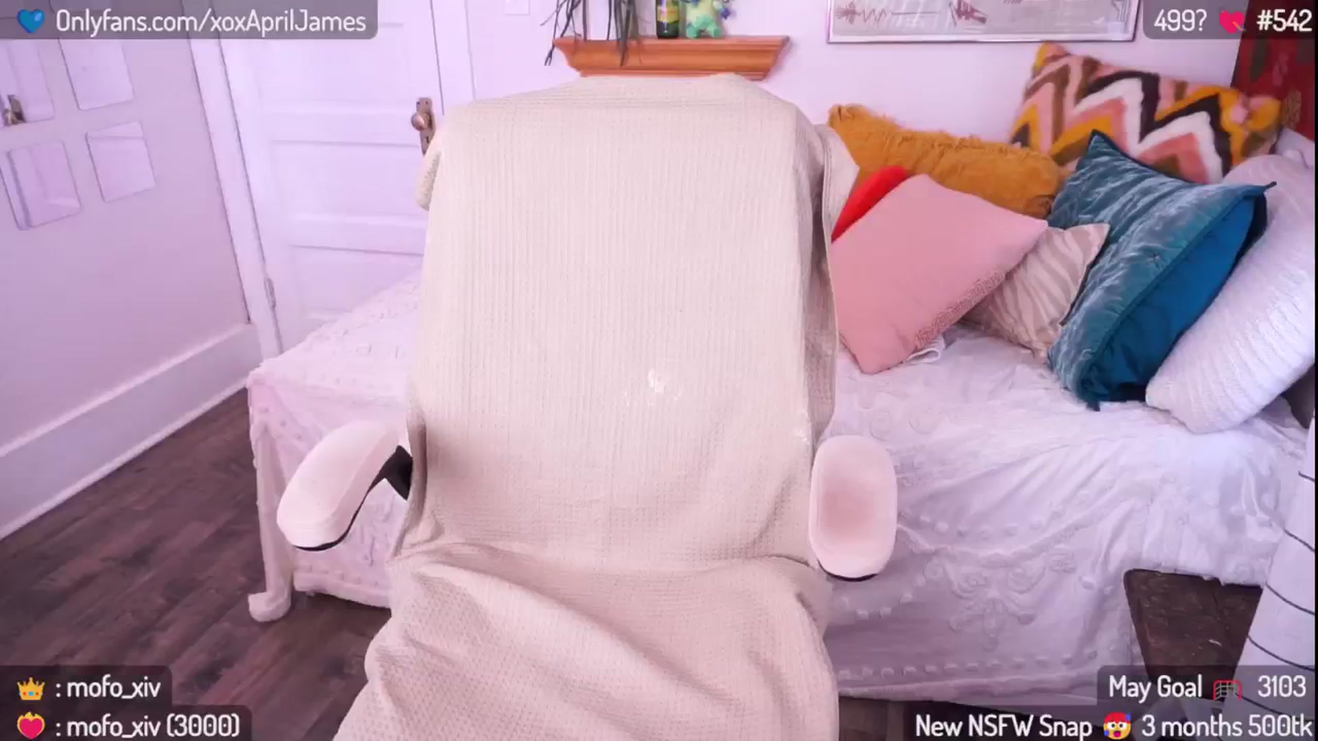 Gallery image thumbnail from AprilJames's myfreecams stream on, 06/01/2024, 24:07 image 12 of 20