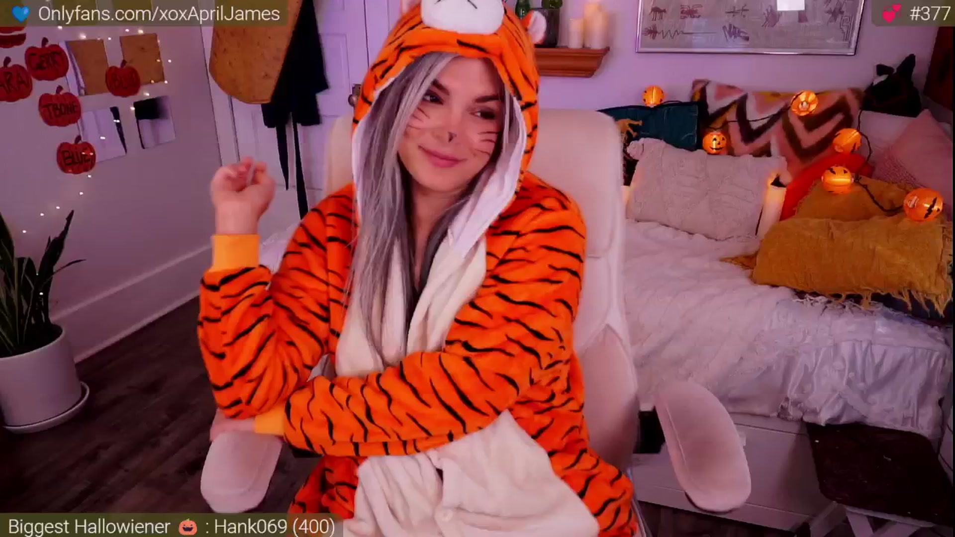 Gallery image thumbnail from AprilJames's myfreecams stream on, 10/12/2024, 22:39 image 7 of 20