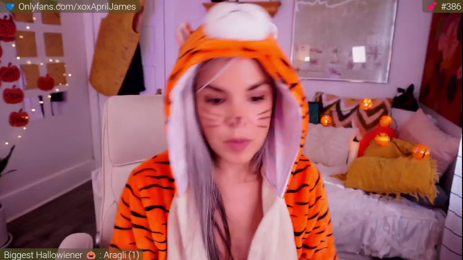 Gallery image thumbnail from AprilJames's myfreecams stream on, 10/12/2024, 22:39 image 2 of 20