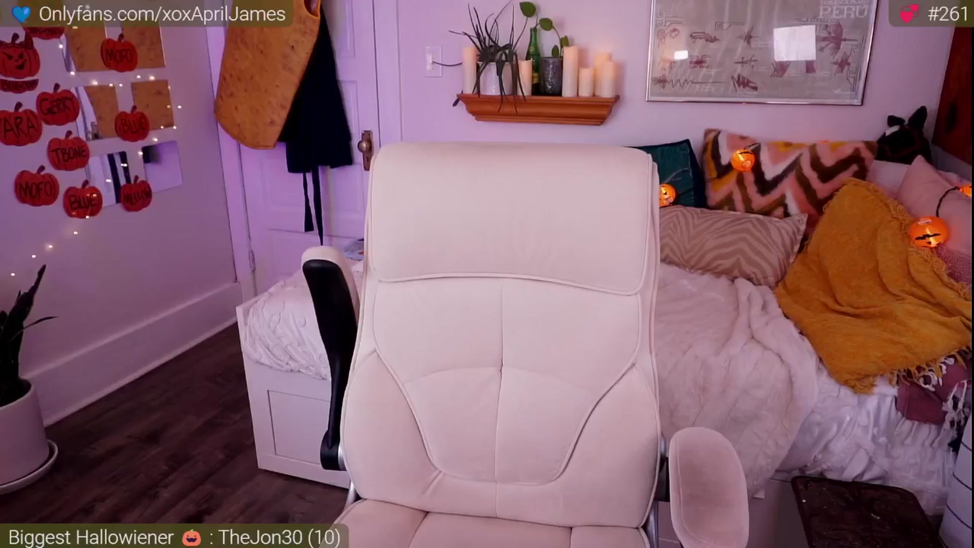 Gallery image thumbnail from AprilJames's myfreecams stream on, 10/16/2024, 21:32 image 15 of 20