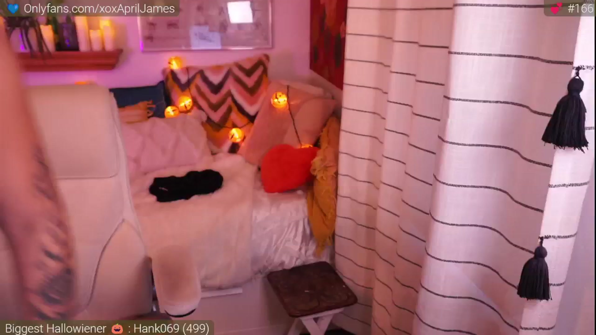 Gallery image thumbnail from AprilJames's myfreecams stream on, 10/31/2024, 24:07 image 18 of 20