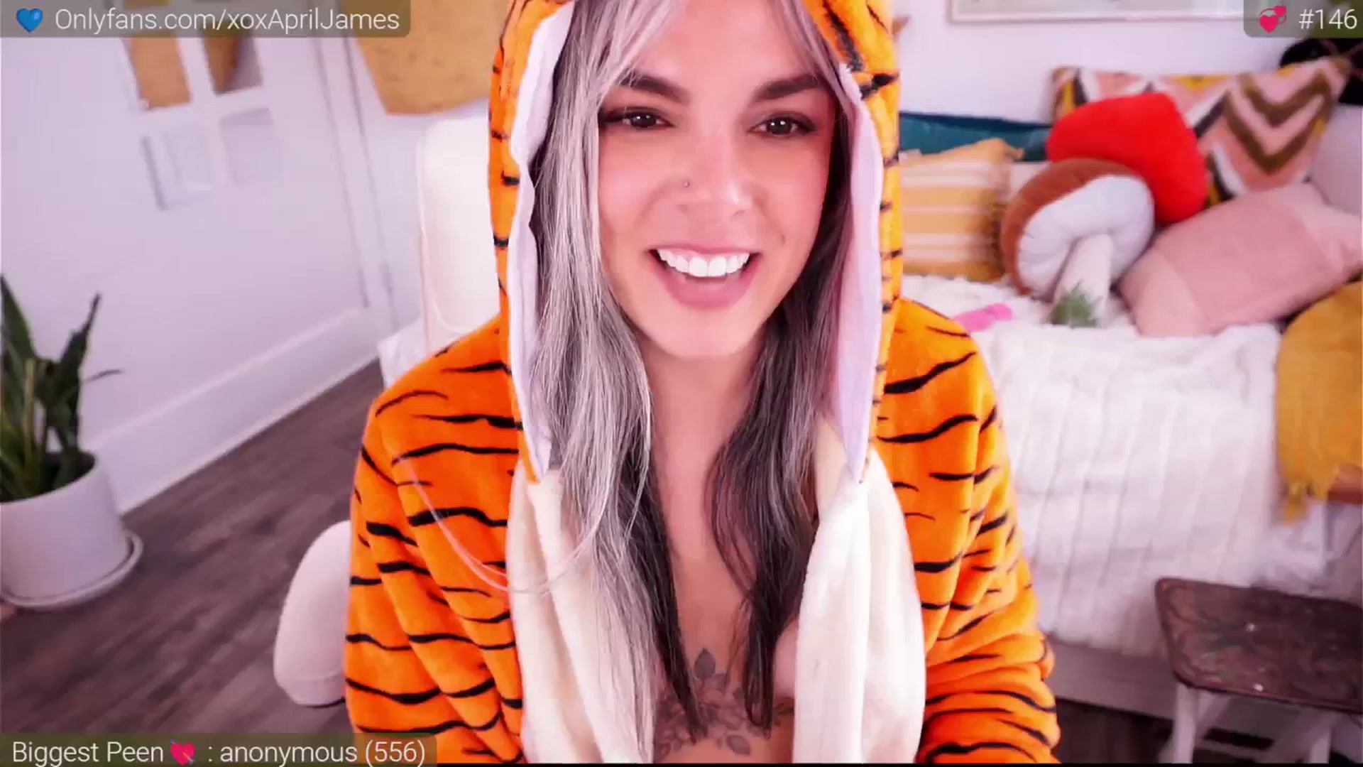 Gallery image thumbnail from AprilJames's myfreecams stream on, 11/24/2024, 22:24 image 7 of 20