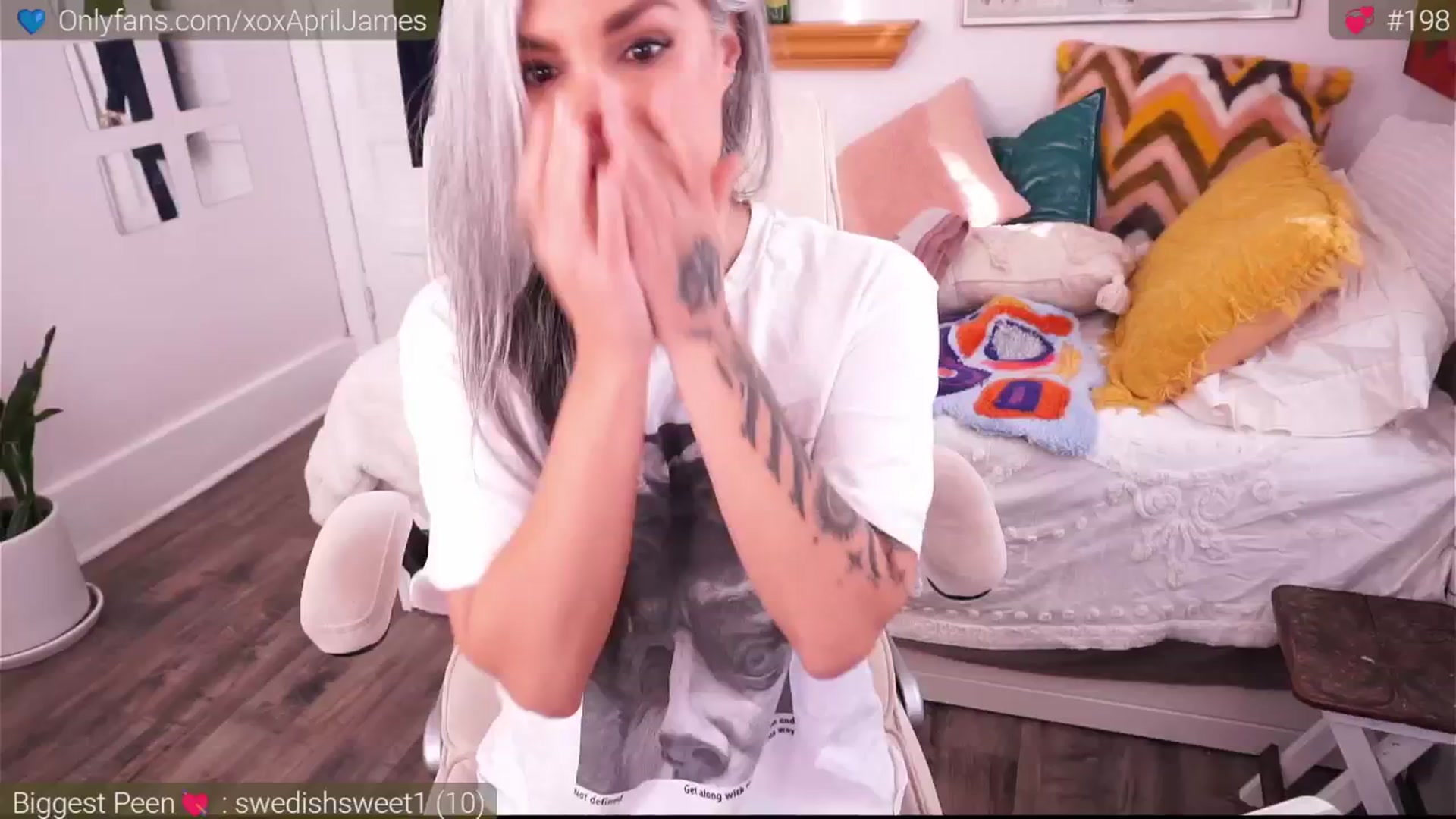Gallery image thumbnail from AprilJames's myfreecams stream on, 11/30/2024, 23:43 image 8 of 20