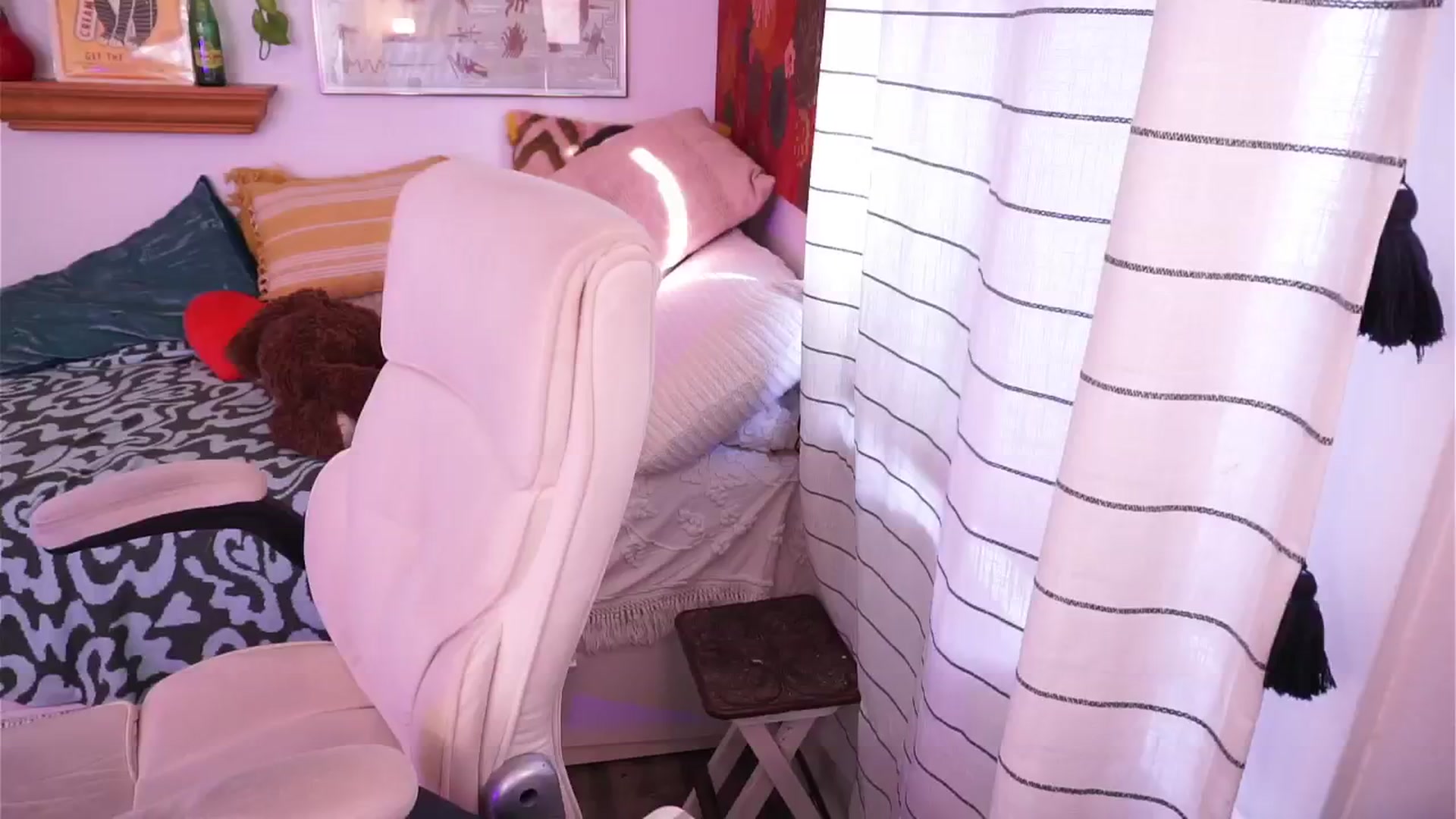 Gallery image thumbnail from AprilJames's myfreecams stream on, 03/10/2025, 23:55 image 16 of 20