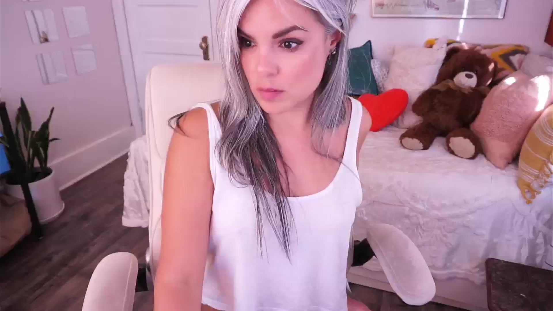 Gallery image thumbnail from AprilJames's myfreecams stream on, 03/20/2025, 23:34 image 17 of 20