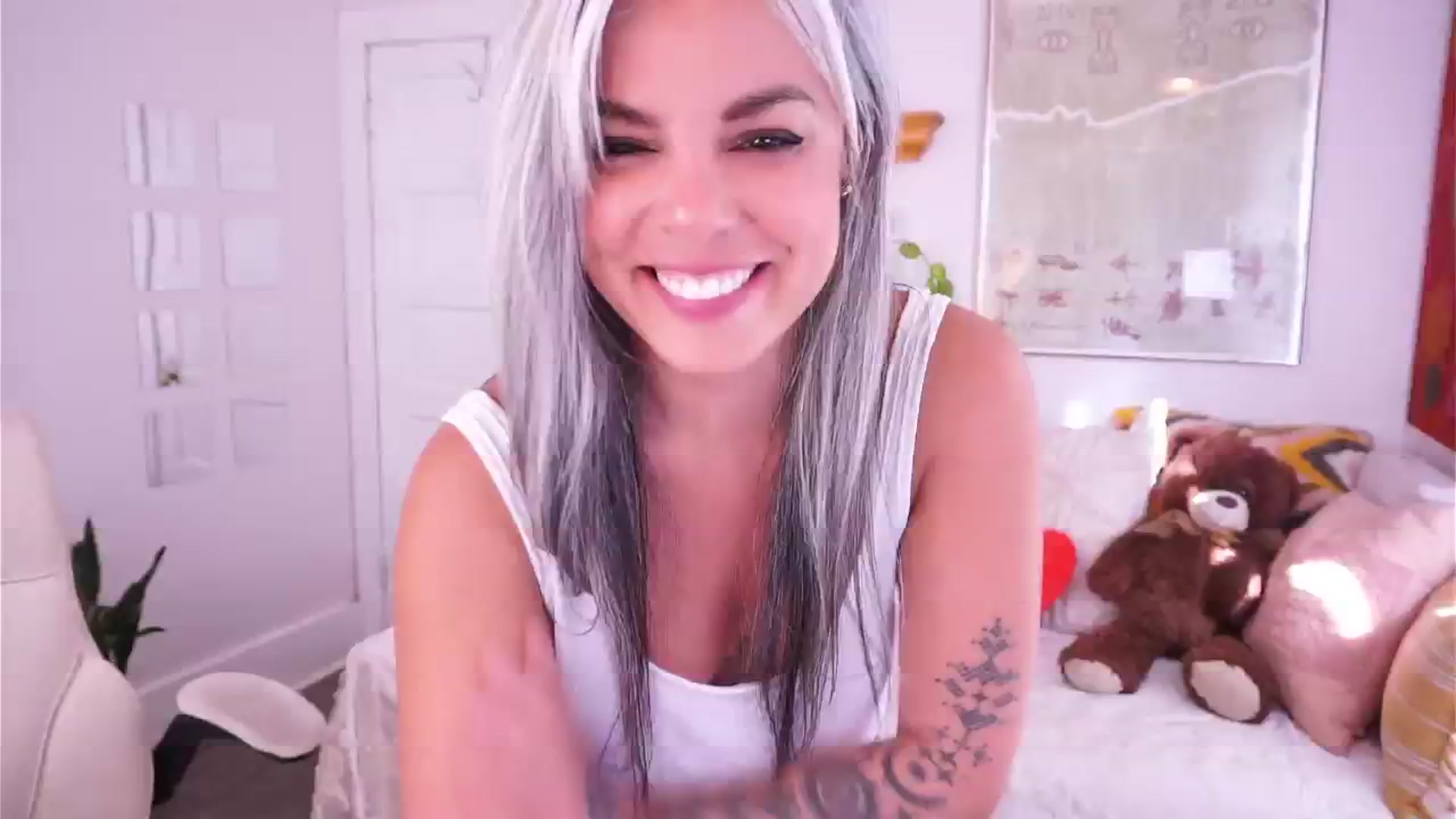 Gallery image thumbnail from AprilJames's myfreecams stream on, 03/20/2025, 23:34 image 4 of 20