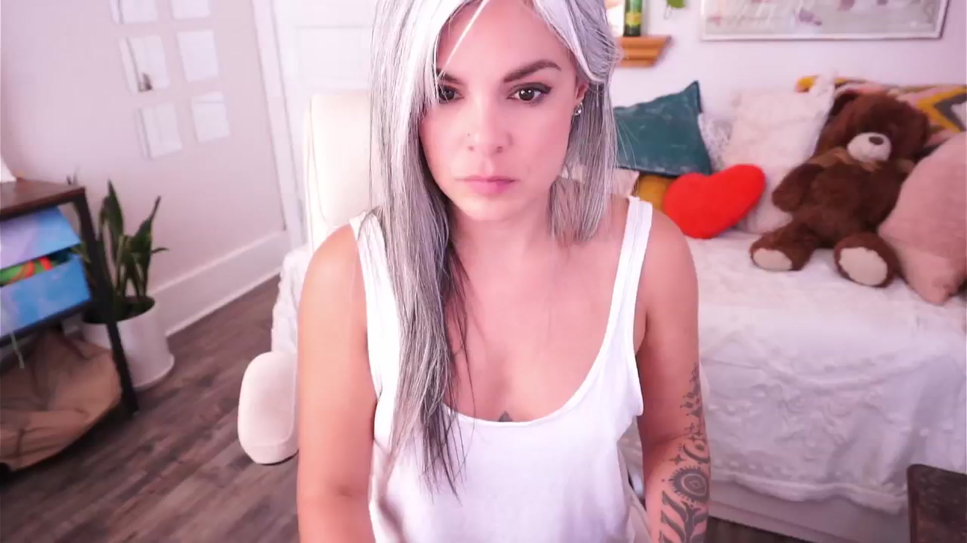 Gallery image thumbnail from AprilJames's myfreecams stream on, 03/21/2025, 24:07 image 12 of 20