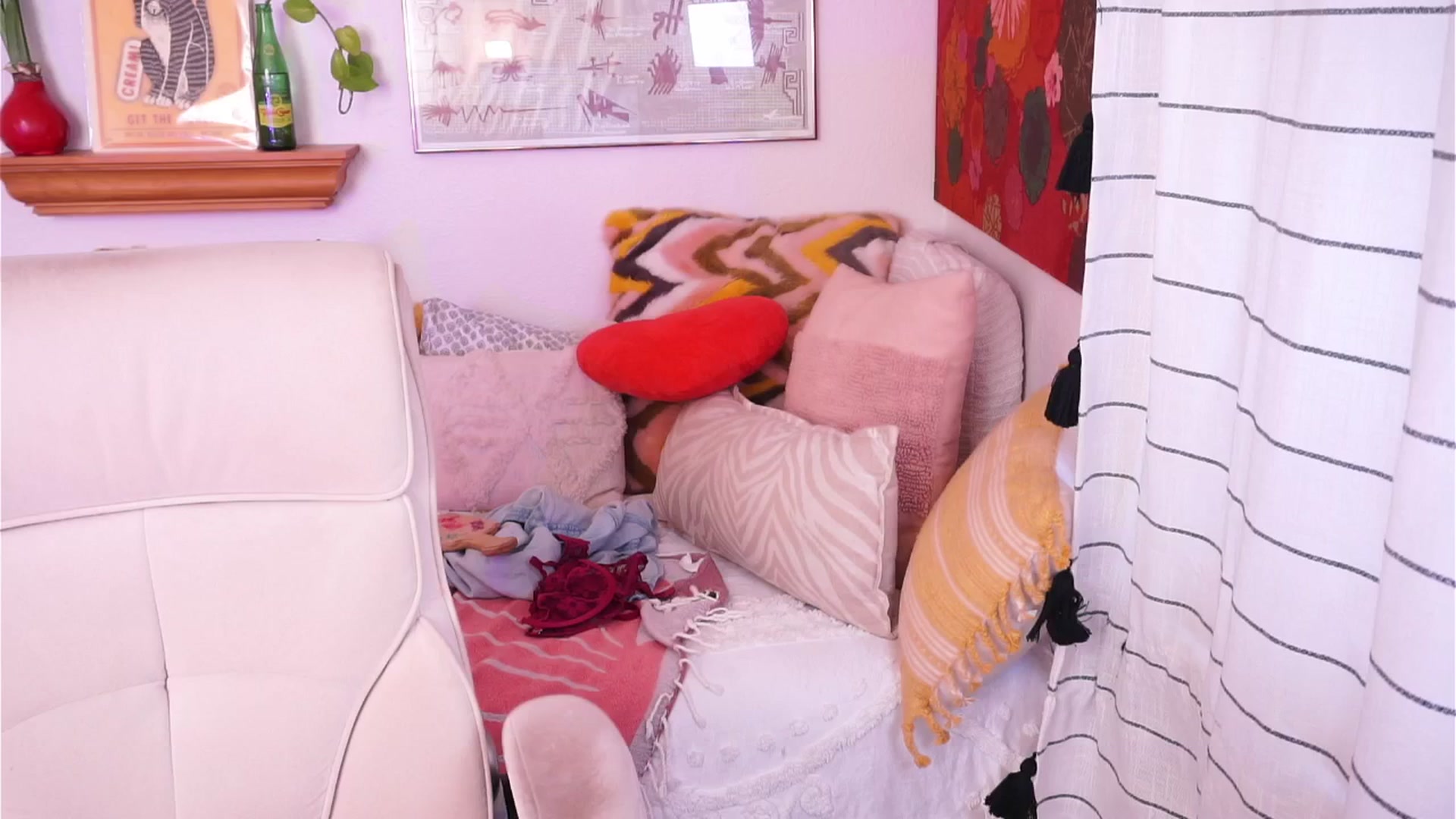 Gallery image thumbnail from AprilJames's myfreecams stream on, 04/08/2025, 24:49 image 18 of 20
