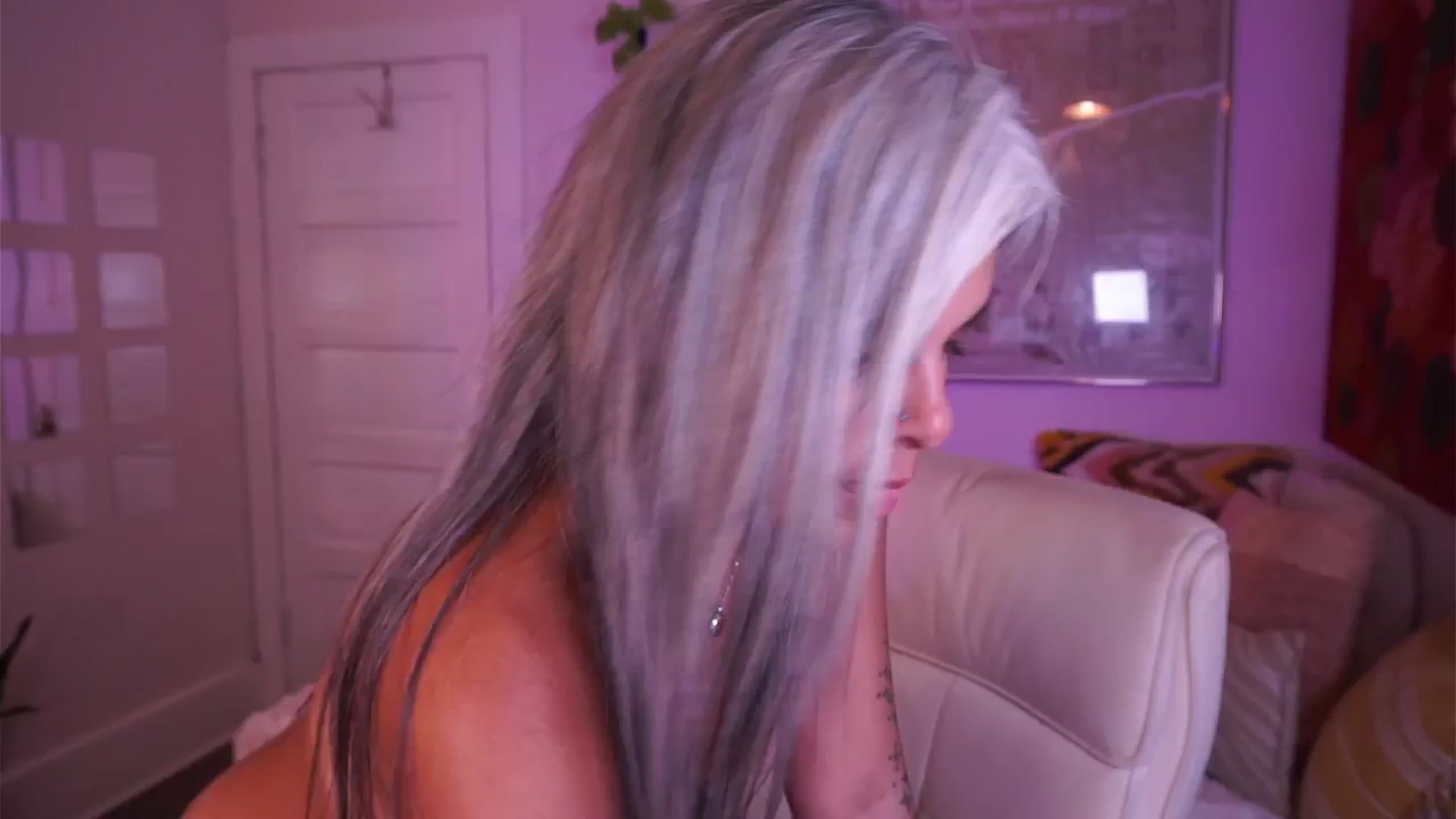 Gallery image thumbnail from AprilJames's myfreecams stream on, 04/08/2025, 01:32 image 3 of 20