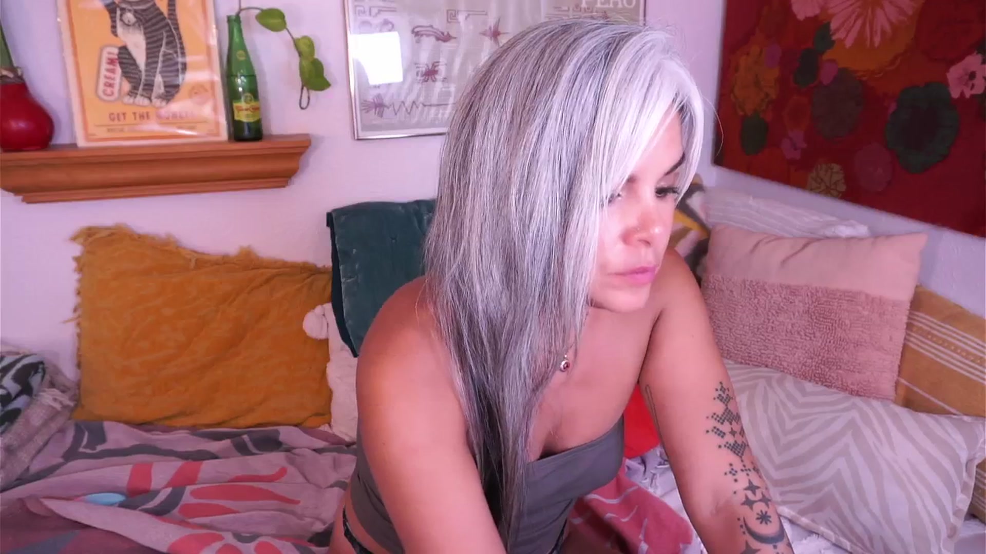 Gallery image thumbnail from AprilJames's myfreecams stream on, 04/09/2025, 24:08 image 17 of 20