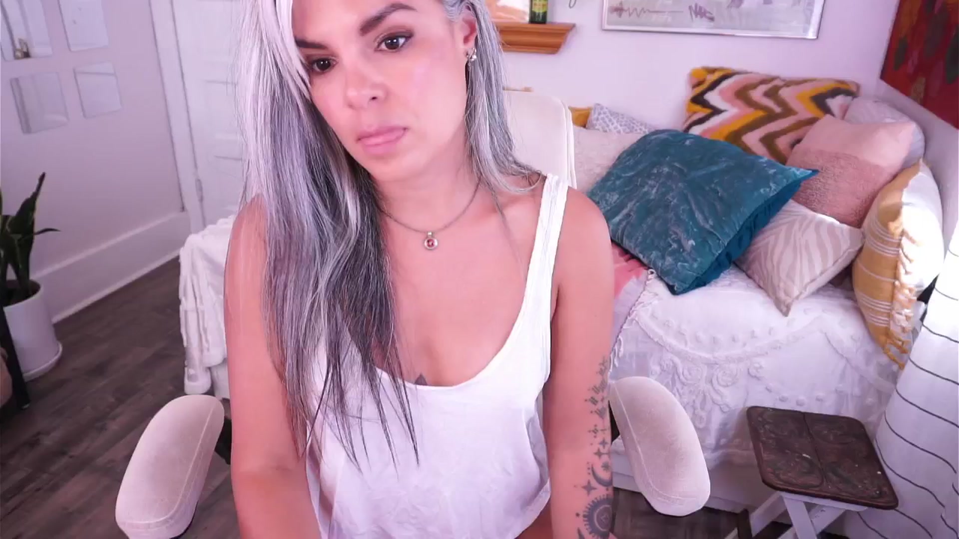 Gallery image thumbnail from AprilJames's myfreecams stream on, 04/09/2025, 21:27 image 20 of 20