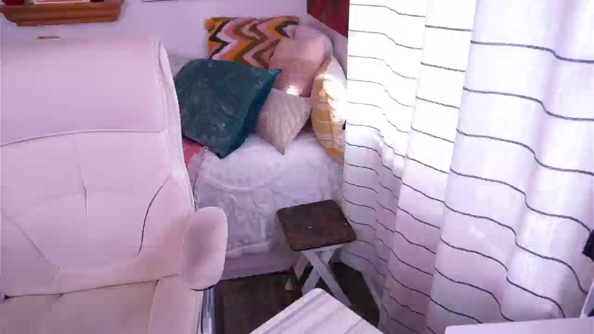 Gallery image thumbnail from AprilJames's myfreecams stream on, 04/09/2025, 22:55 image 3 of 20