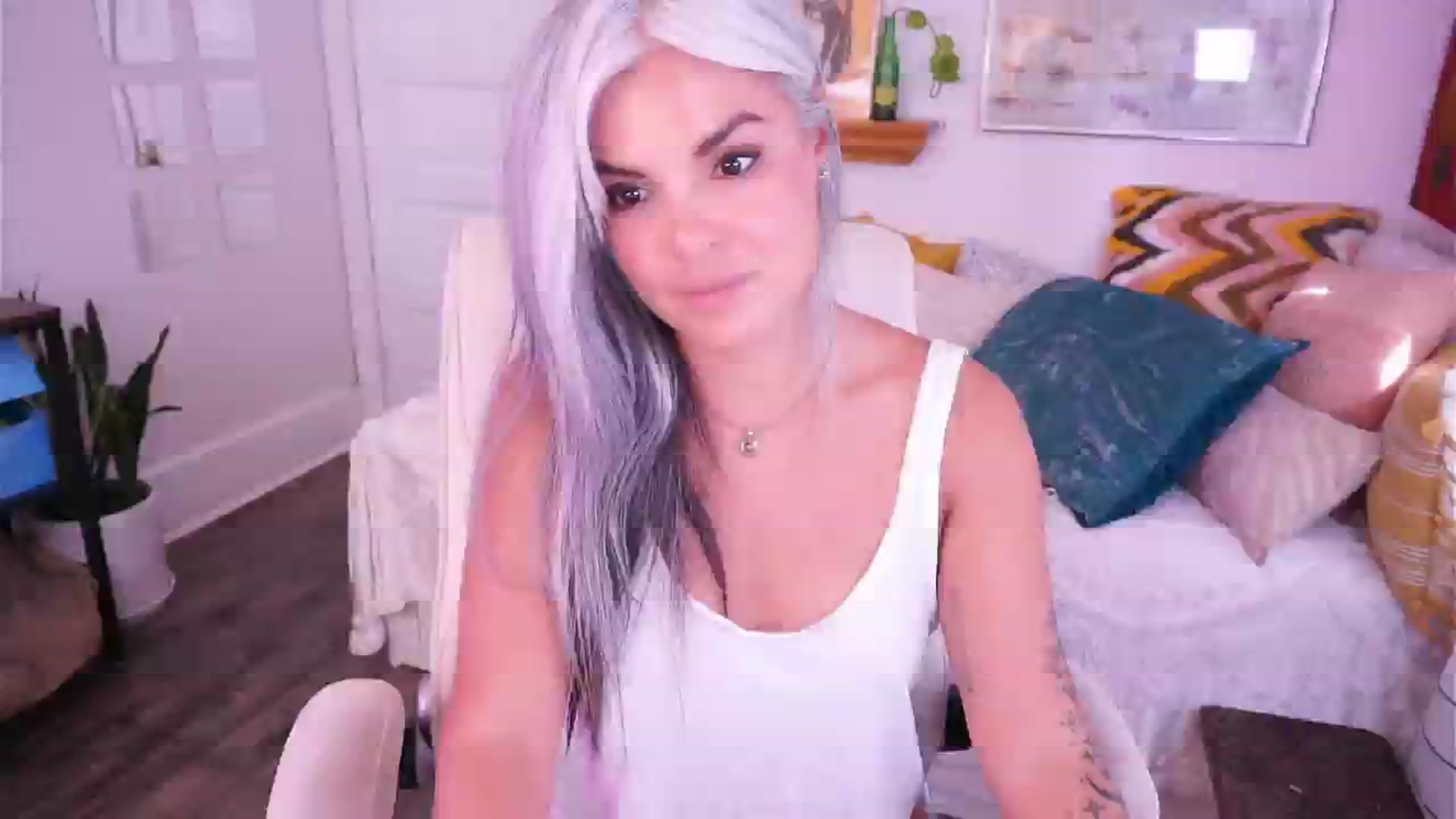 Gallery image thumbnail from AprilJames's myfreecams stream on, 04/09/2025, 22:55 image 16 of 20