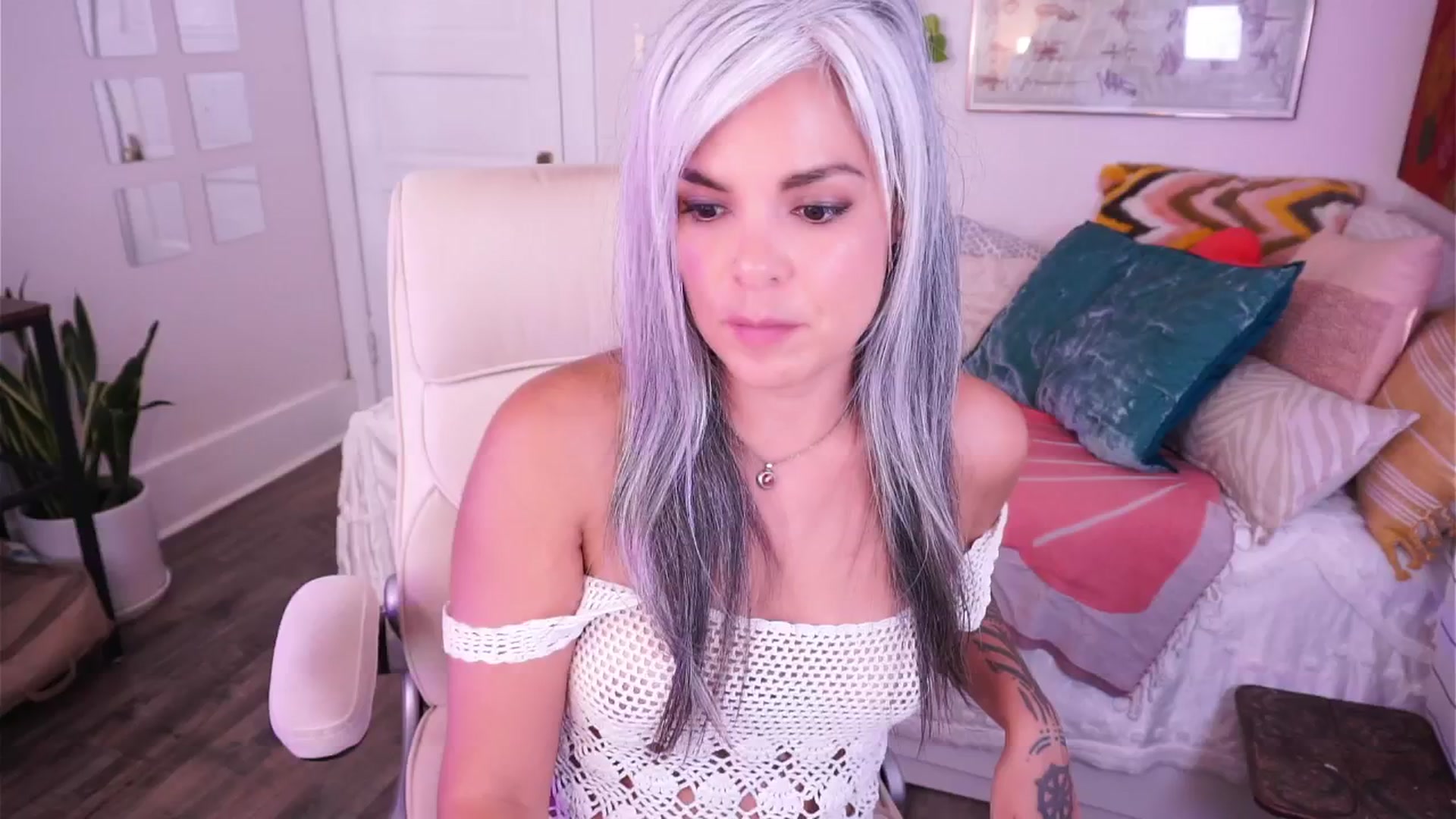 Gallery image thumbnail from AprilJames's myfreecams stream on, 04/12/2025, 24:08 image 10 of 20