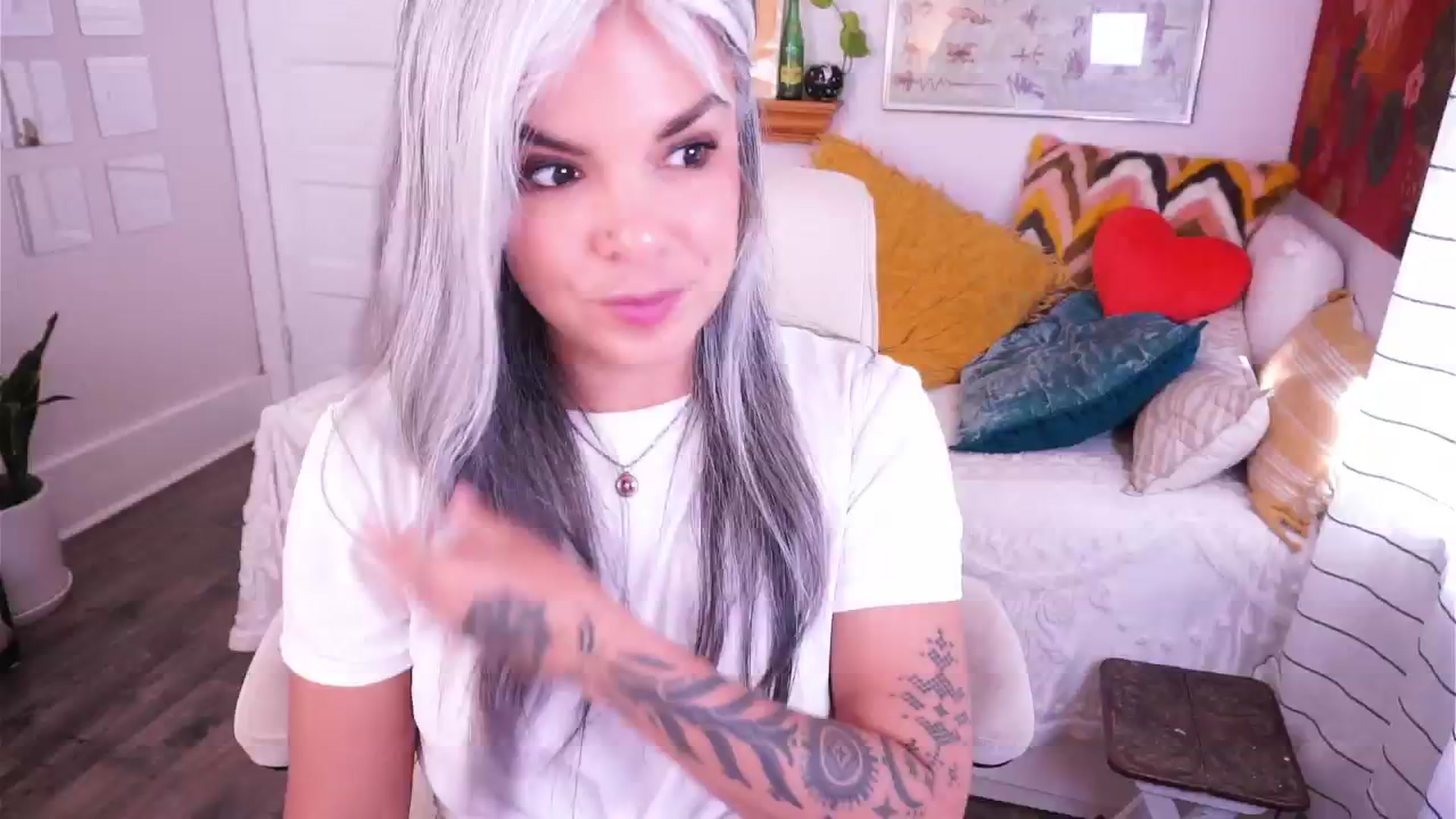 Gallery image thumbnail from AprilJames's myfreecams stream on, 04/15/2025, 22:36 image 13 of 20