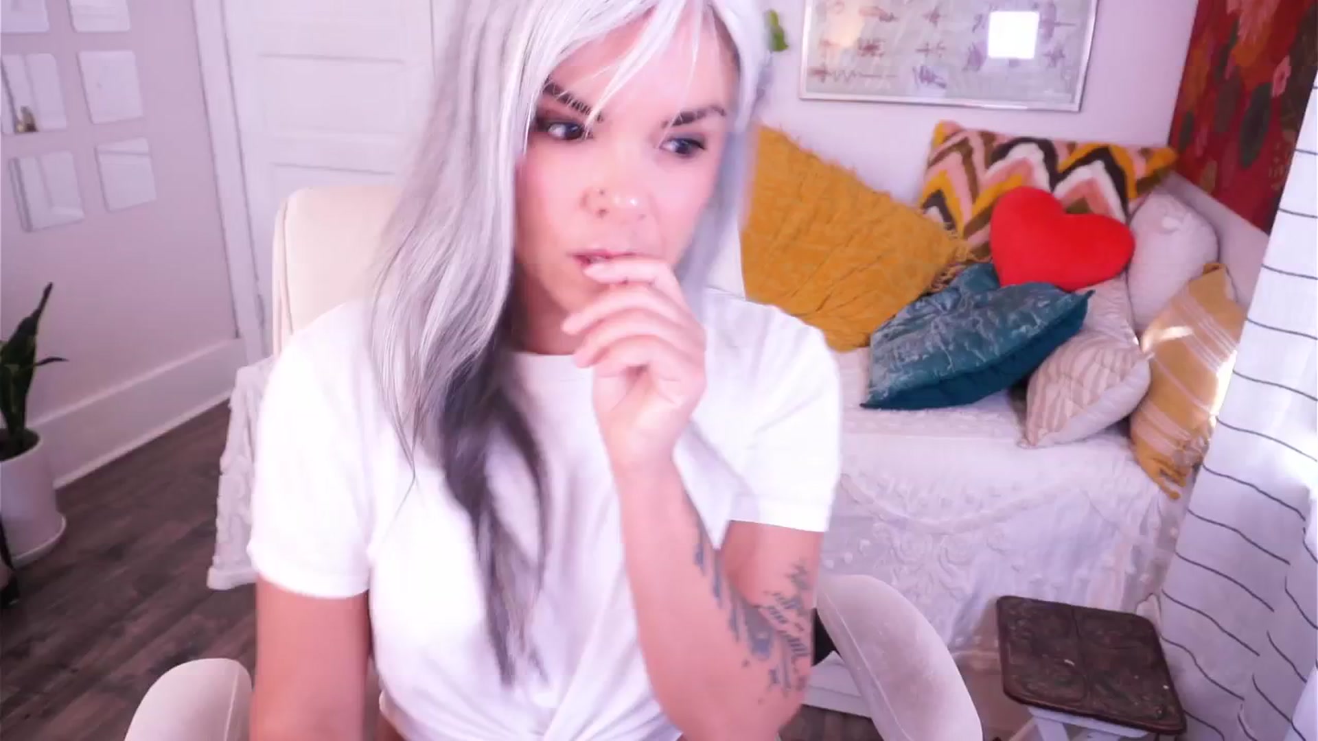Gallery image thumbnail from AprilJames's myfreecams stream on, 04/15/2025, 22:36 image 18 of 20