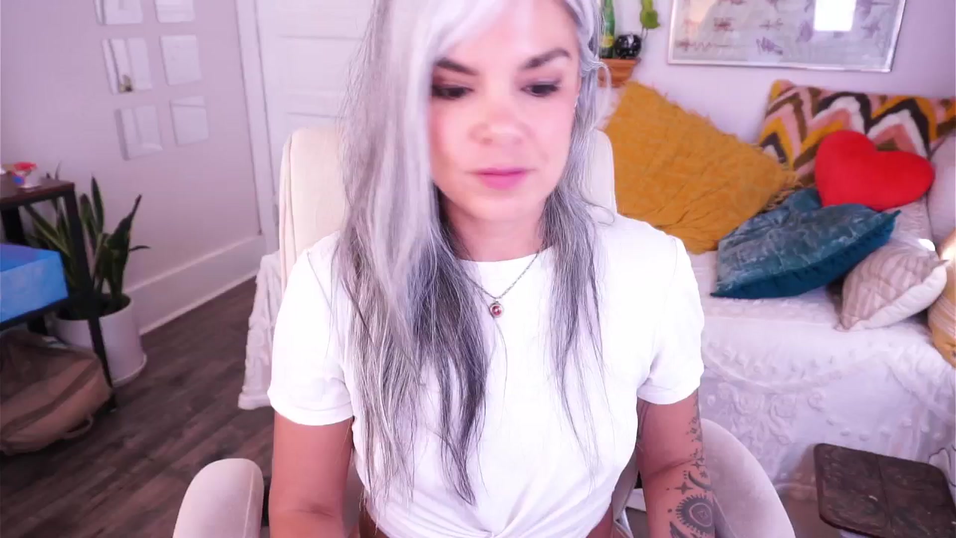 Gallery image thumbnail from AprilJames's myfreecams stream on, 04/15/2025, 22:36 image 3 of 20