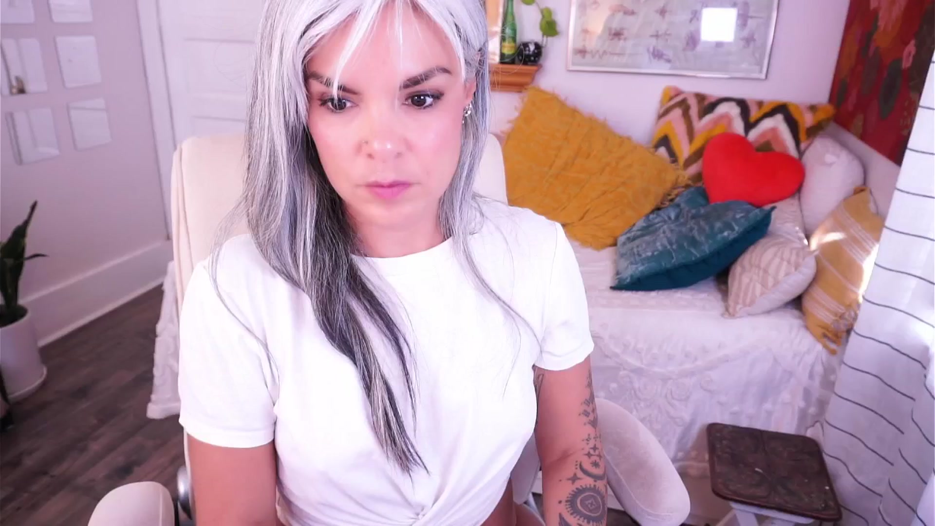 Gallery image thumbnail from AprilJames's myfreecams stream on, 04/15/2025, 22:36 image 17 of 20