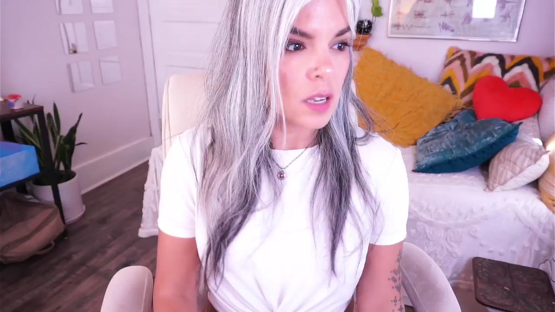 Gallery image thumbnail from AprilJames's myfreecams stream on, 04/15/2025, 22:36 image 4 of 20