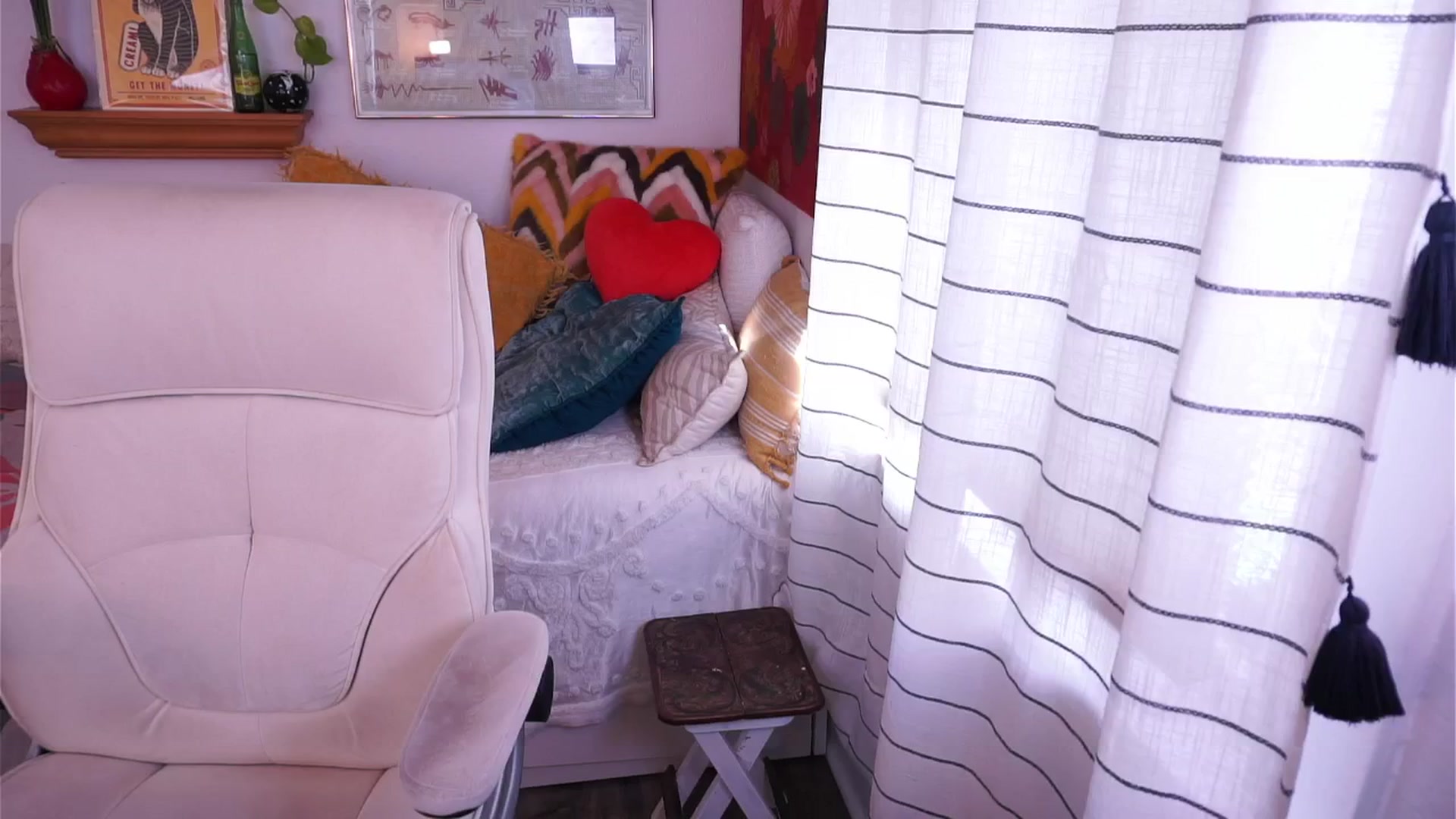 Gallery image thumbnail from AprilJames's myfreecams stream on, 04/15/2025, 22:36 image 12 of 20
