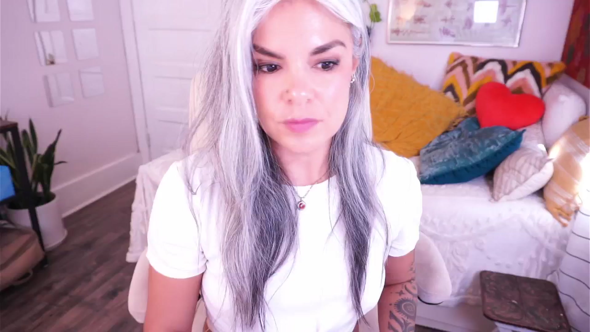 Gallery image thumbnail from AprilJames's myfreecams stream on, 04/15/2025, 22:36 image 9 of 20