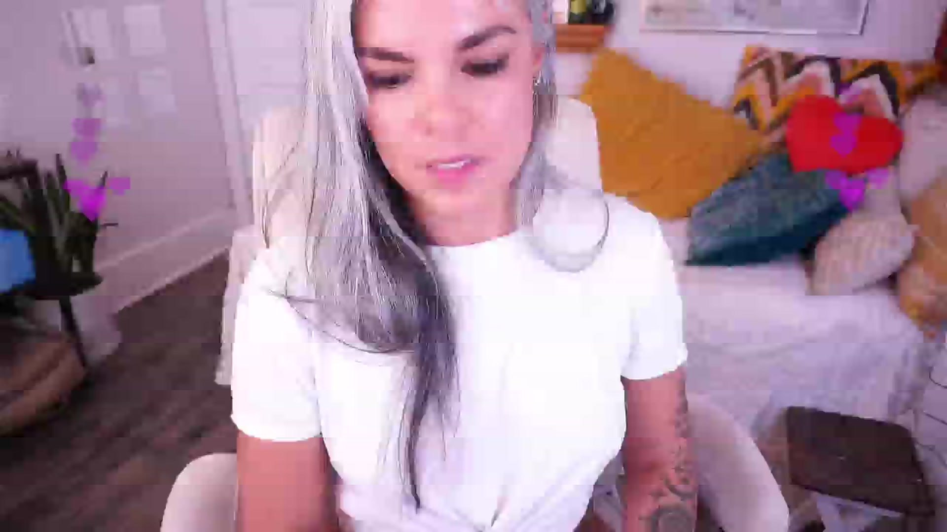 Gallery image thumbnail from AprilJames's myfreecams stream on, 04/16/2025, 24:29 image 3 of 20