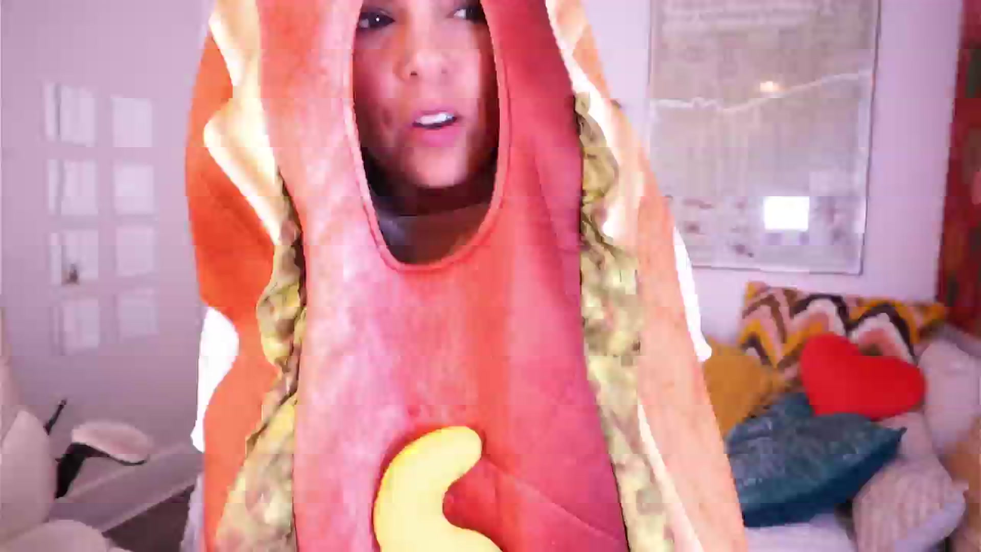 Gallery image thumbnail from AprilJames's myfreecams stream on, 04/16/2025, 24:29 image 4 of 20